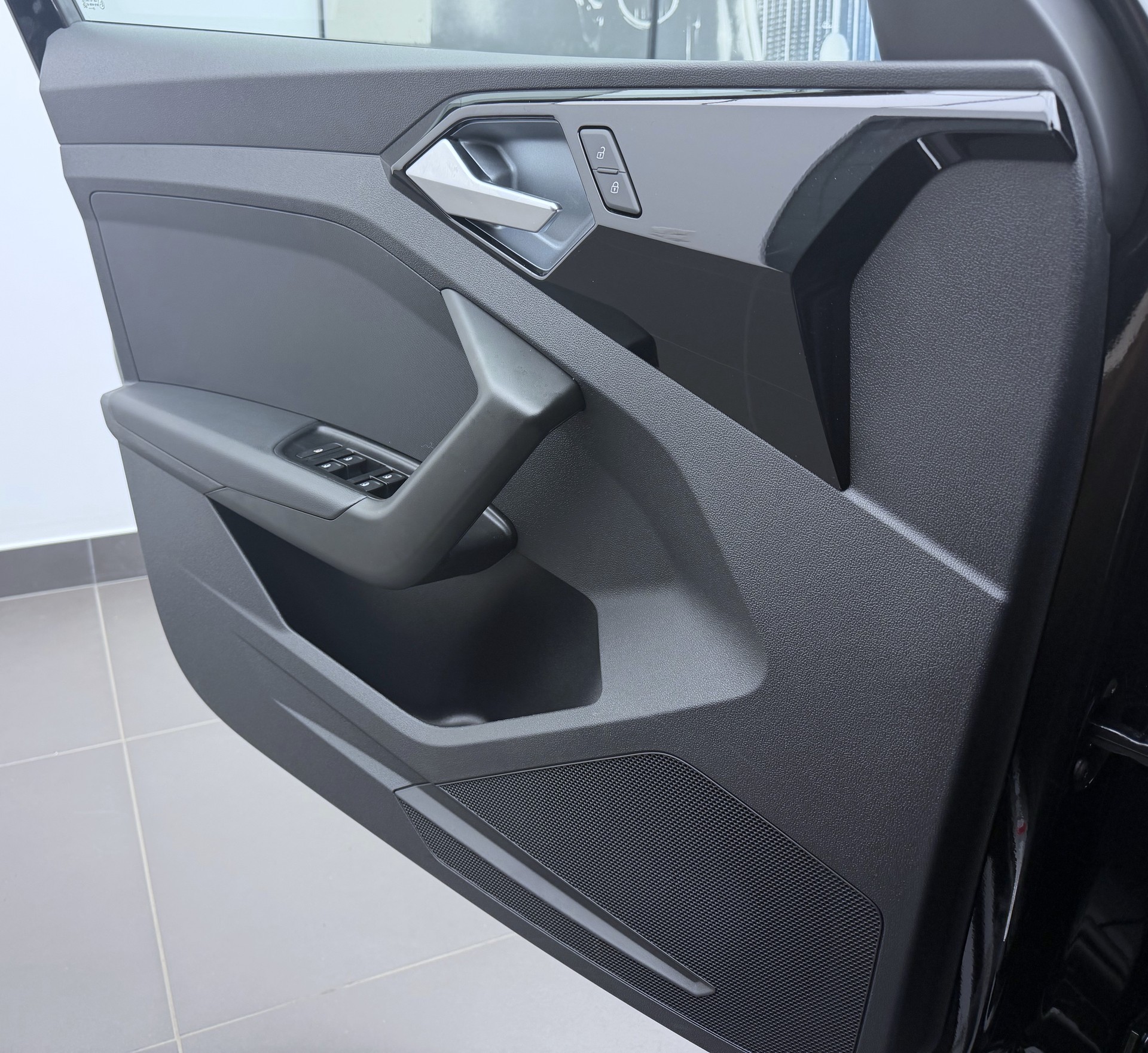 AUDI A1 Sportback 30 TFSI Attraction S-tronic-image-4