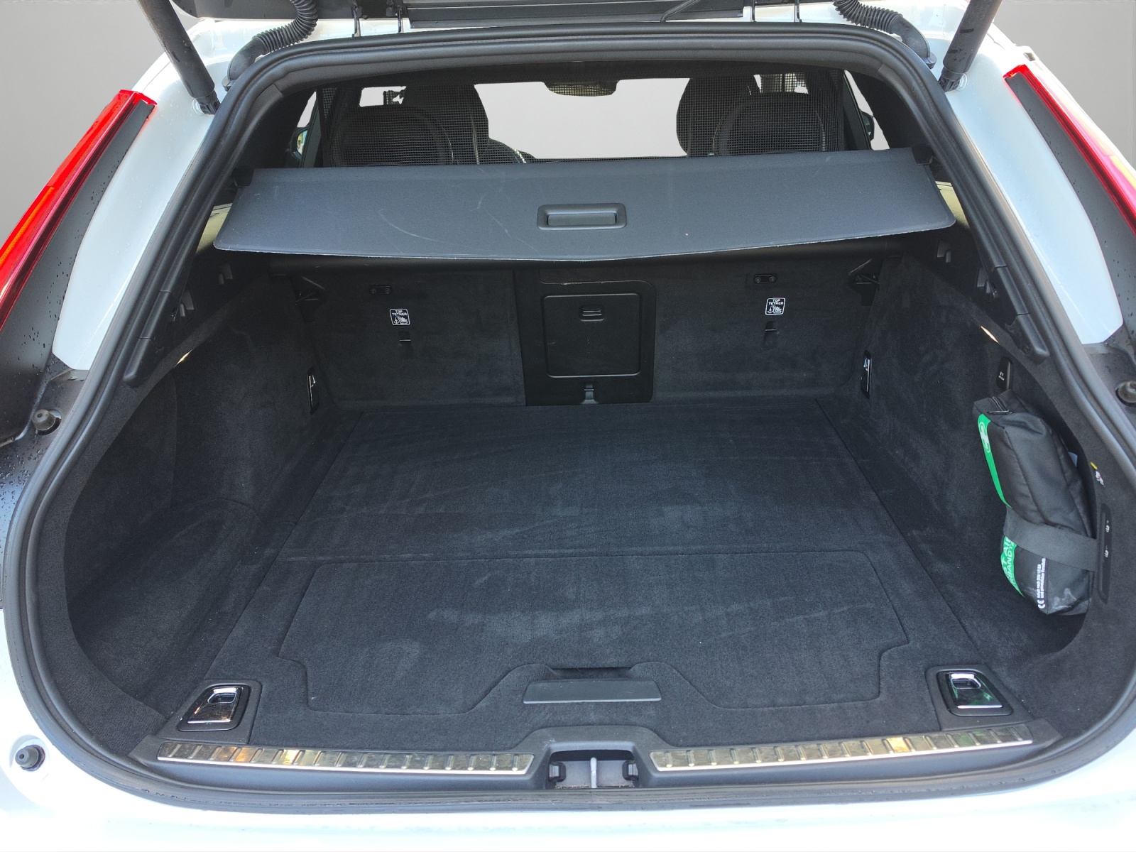 VOLVO V90 2.0 D5 R-Design AWD-image-14