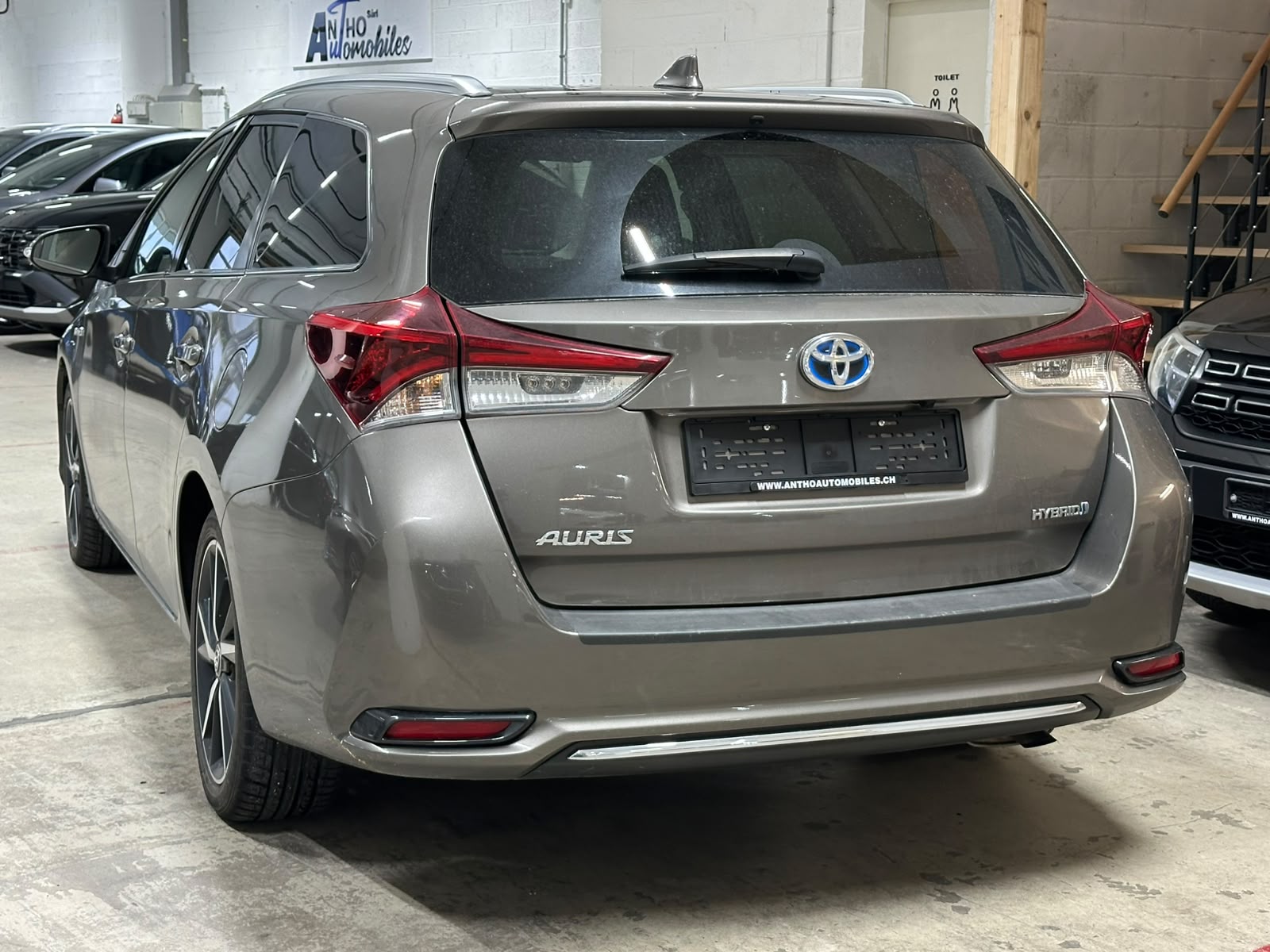 TOYOTA Auris Touring Sports 1.8 HSD Style e-CVT-image-5
