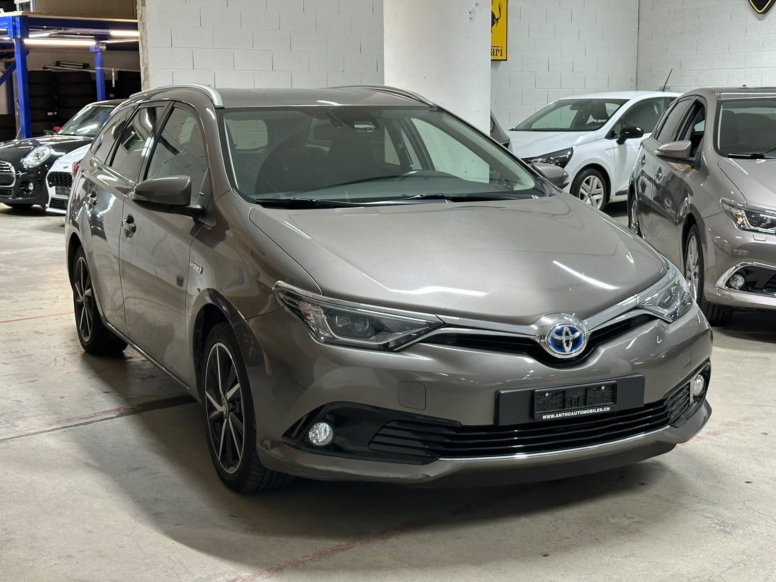 TOYOTA Auris Touring Sports 1.8 HSD Style e-CVT-image-2