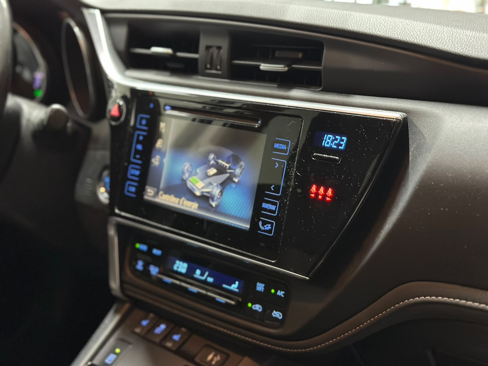 TOYOTA Auris Touring Sports 1.8 HSD Style e-CVT-image-9