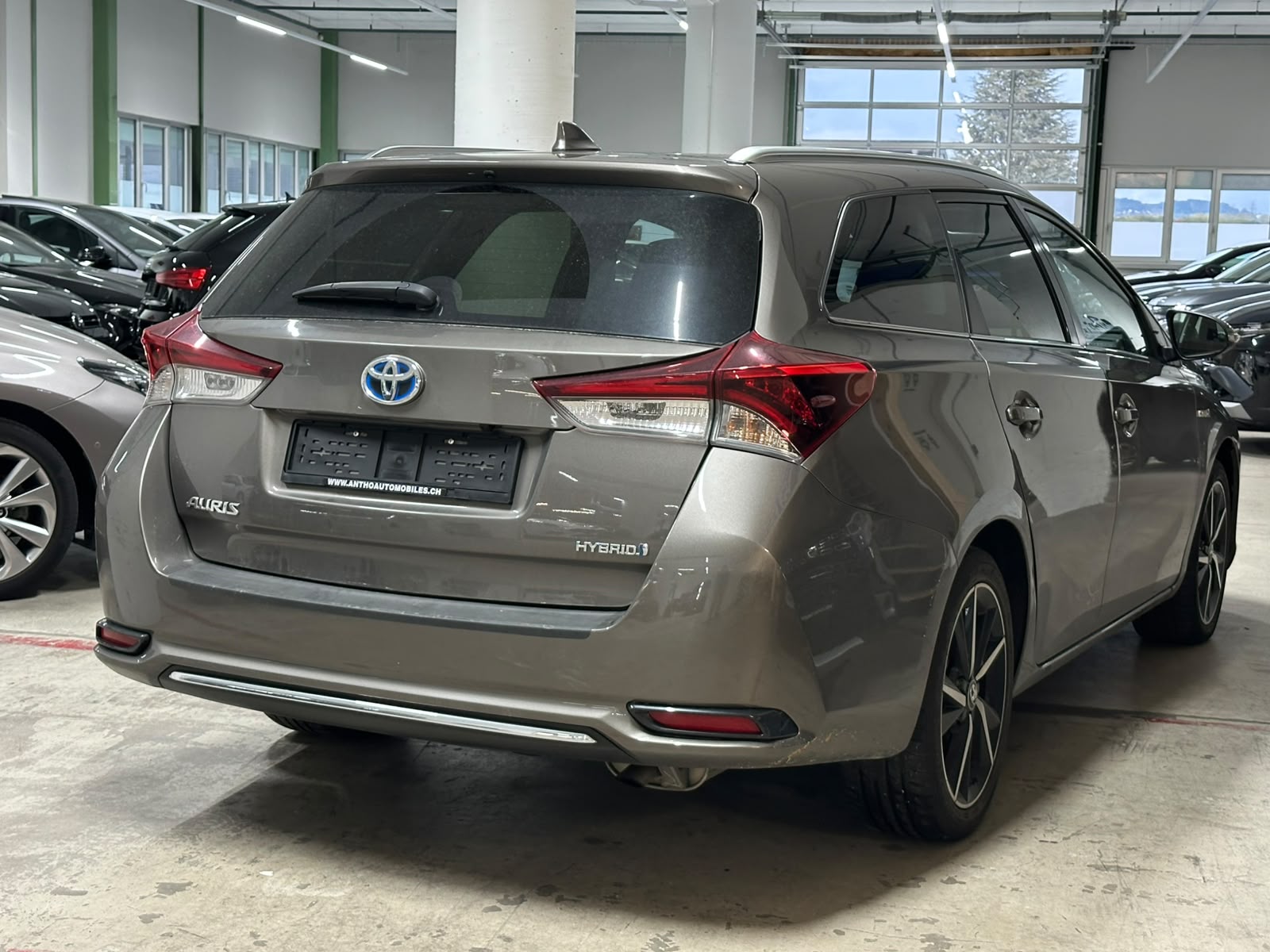 TOYOTA Auris Touring Sports 1.8 HSD Style e-CVT-image-3