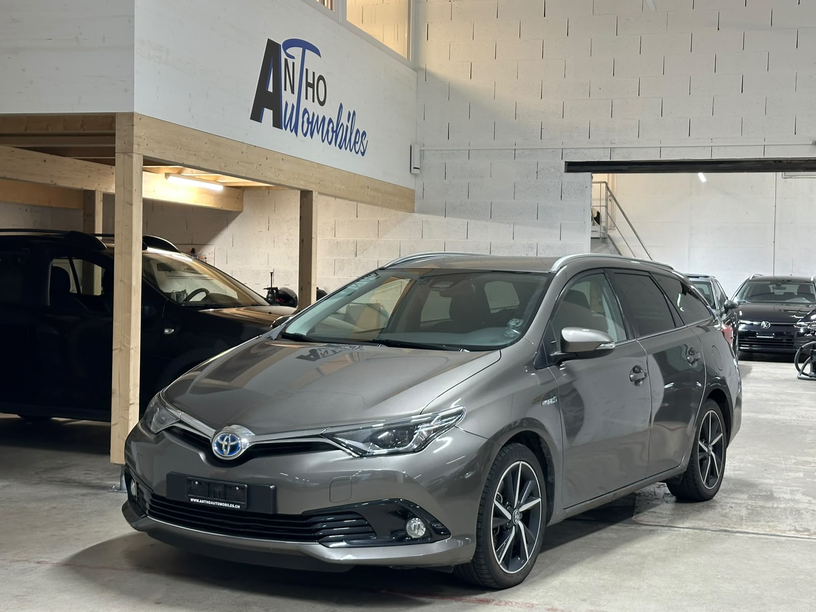TOYOTA Auris Touring Sports 1.8 HSD Style e-CVT-image-0