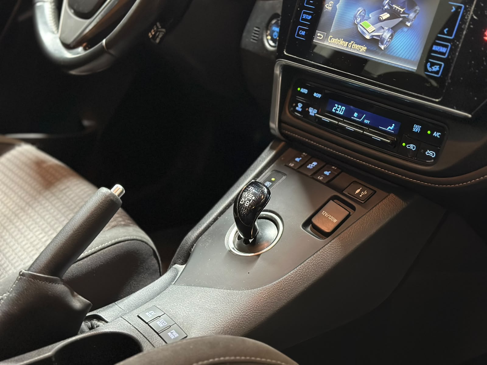 TOYOTA Auris Touring Sports 1.8 HSD Style e-CVT-image-11