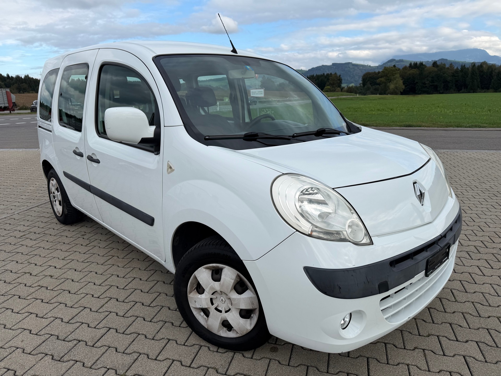 RENAULT Kangoo 1.6 16V Expression.* Behindertengerecht mit Rampe für Rollstuhl*-image-1