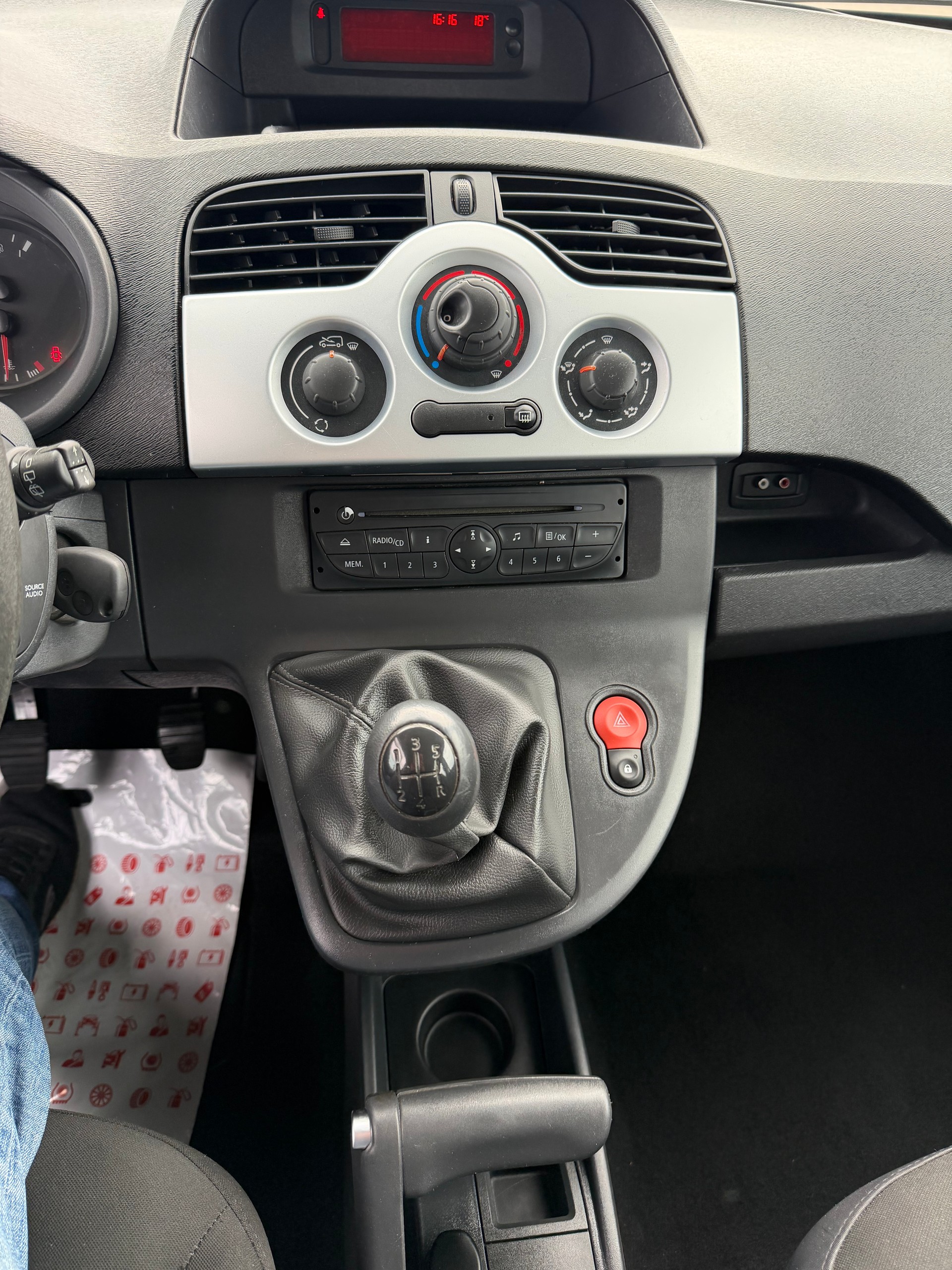 RENAULT Kangoo 1.6 16V Expression.* Behindertengerecht mit Rampe für Rollstuhl*-image-9
