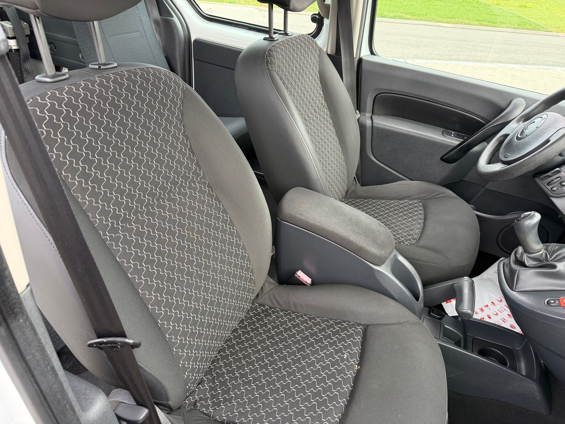 RENAULT Kangoo 1.6 16V Expression.* Behindertengerecht mit Rampe für Rollstuhl*-image-6