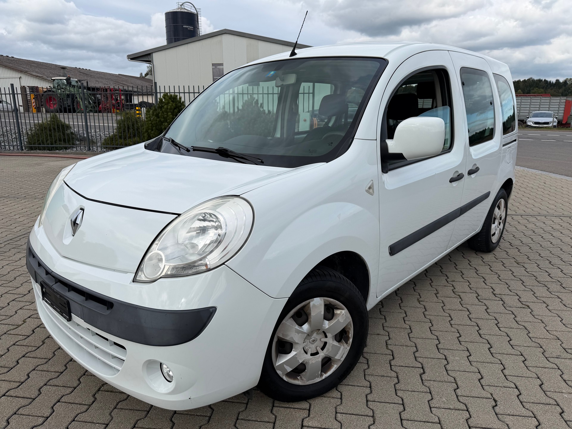 RENAULT Kangoo 1.6 16V Expression.* Behindertengerecht mit Rampe für Rollstuhl*-image-2