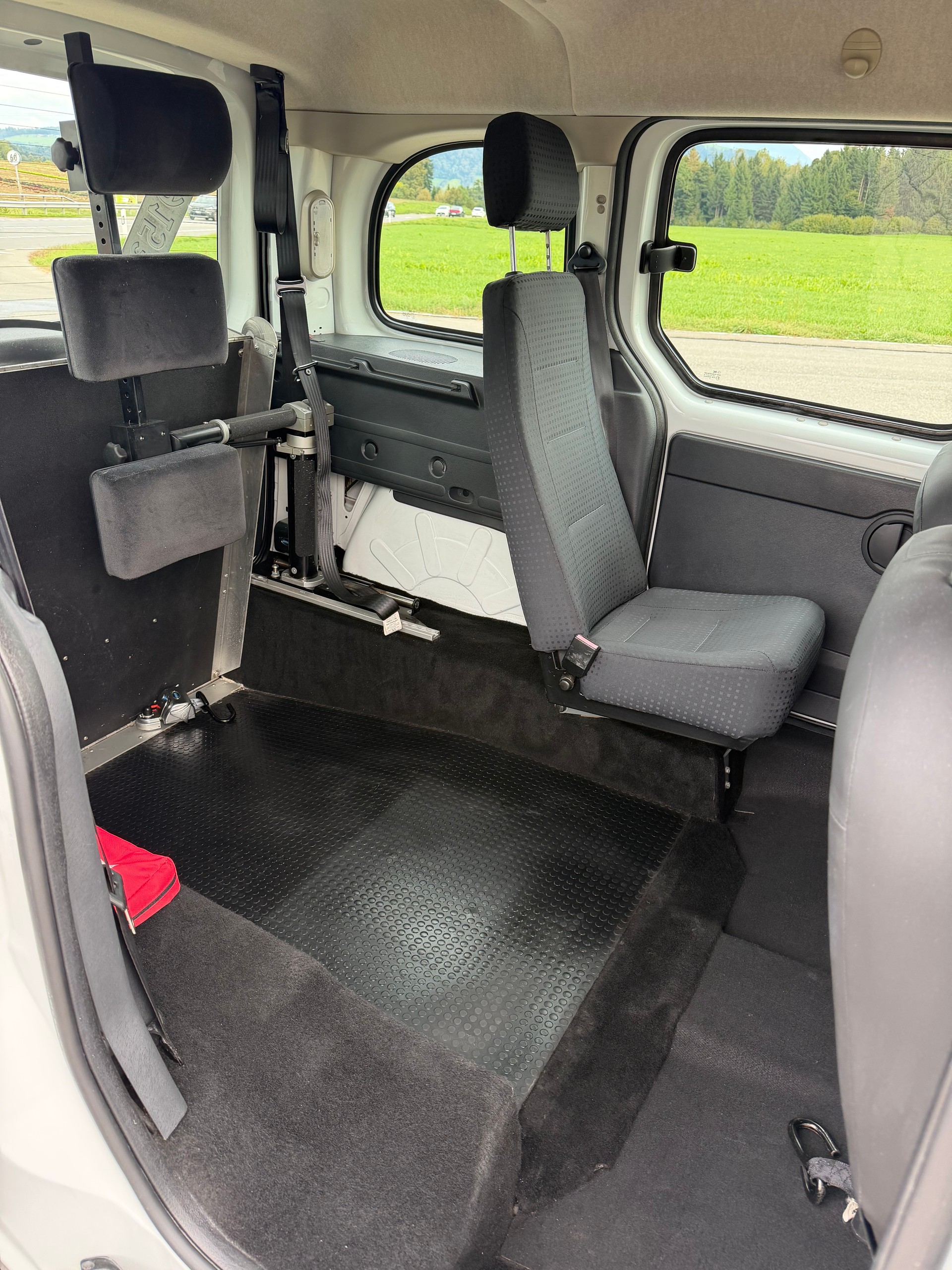 RENAULT Kangoo 1.6 16V Expression.* Behindertengerecht mit Rampe für Rollstuhl*-image-7