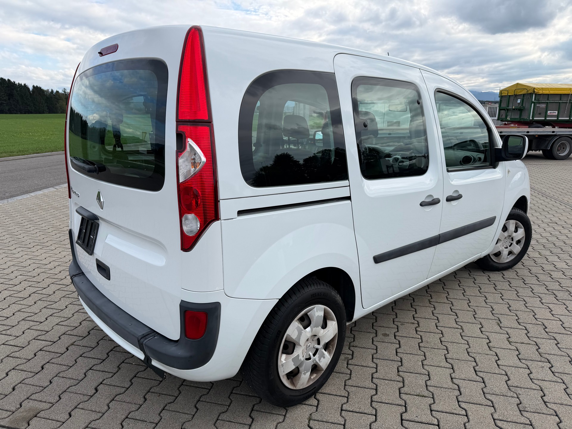 RENAULT Kangoo 1.6 16V Expression.* Behindertengerecht mit Rampe für Rollstuhl*-image-3