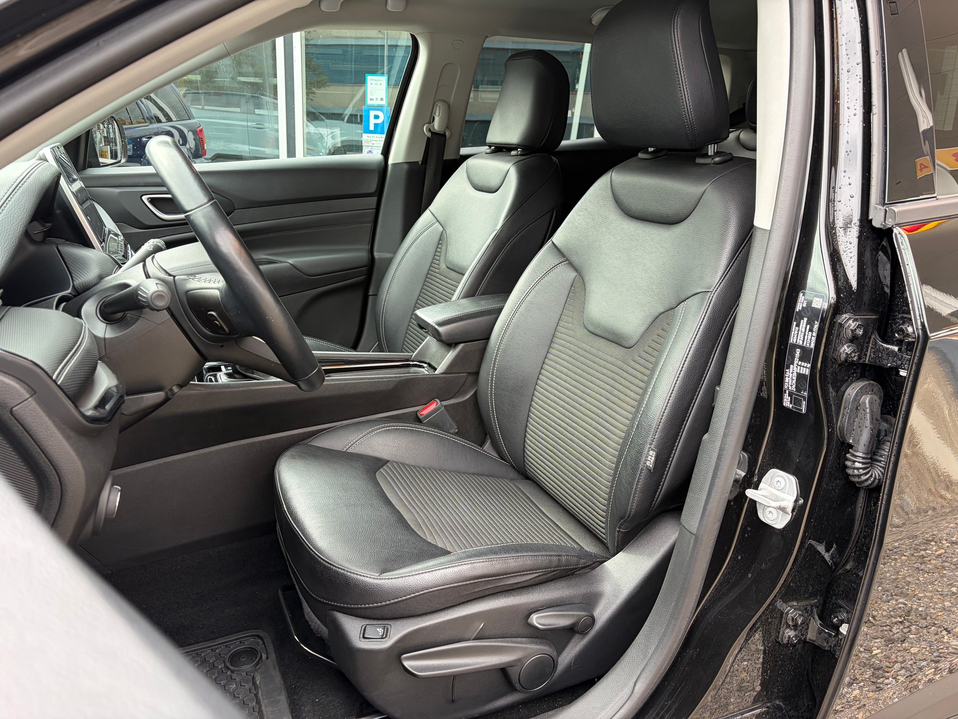 JEEP Compass 4x2 1.5 T MHEV Night Eagle-image-2