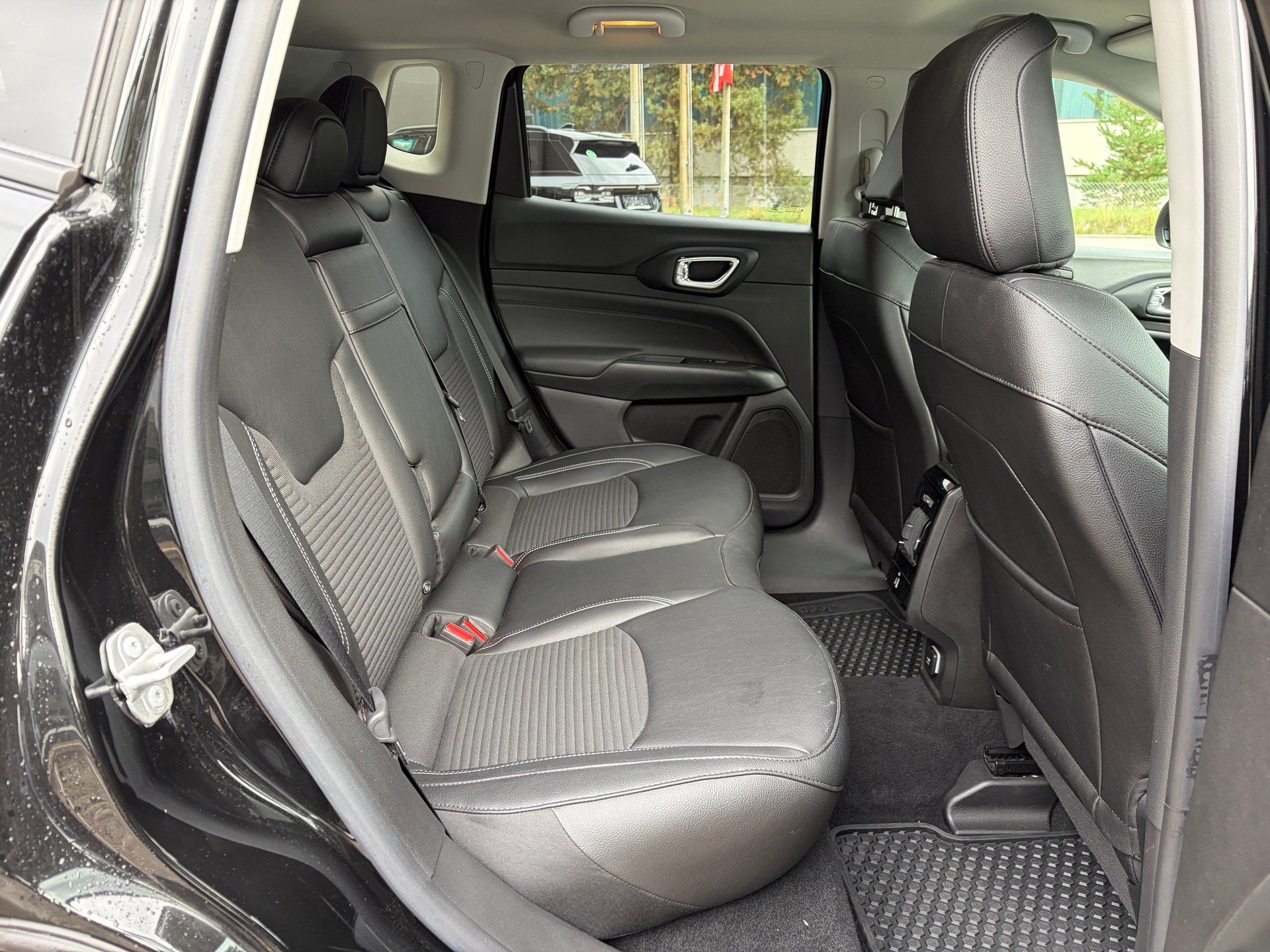 JEEP Compass 4x2 1.5 T MHEV Night Eagle-image-9