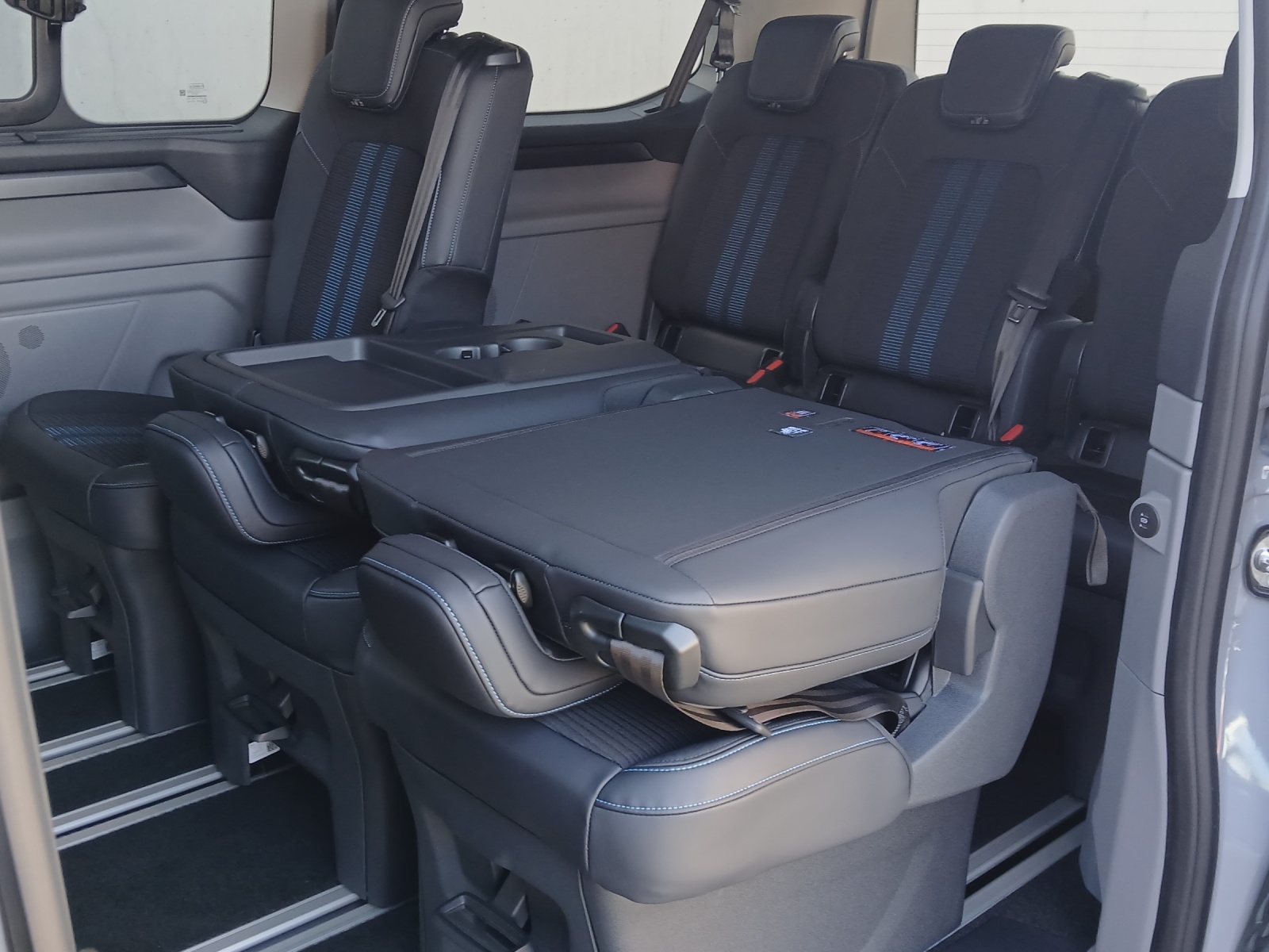 FORD Tourneo Custom Bus 320 L1 2.0 EcoBlue 170 Sport 4x4-image-12
