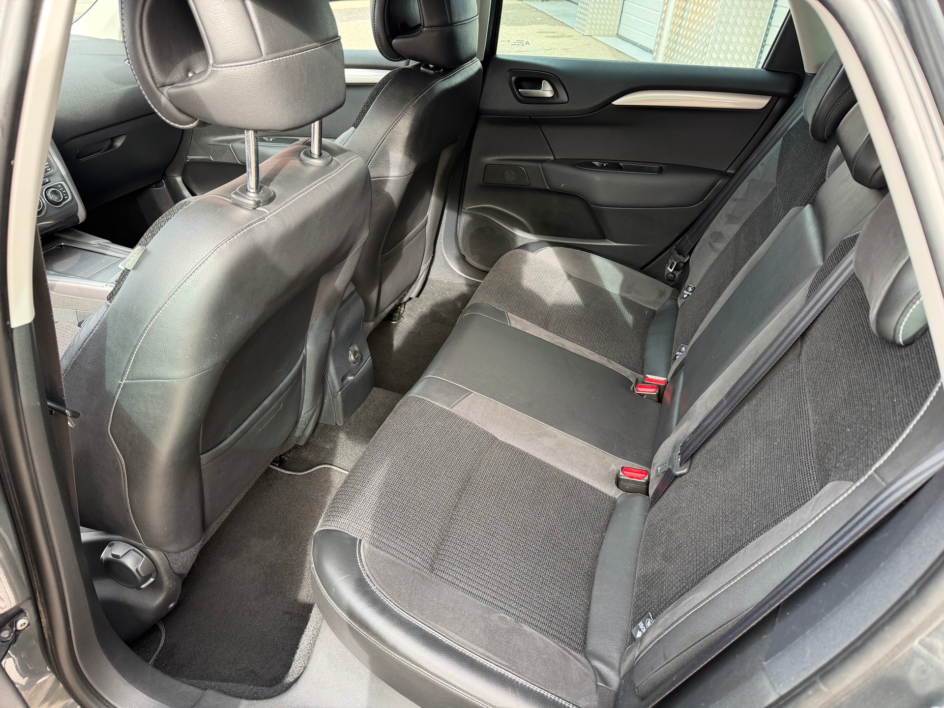 CITROEN C4 Berline 1.6 THP Séduction EGS6-image-6