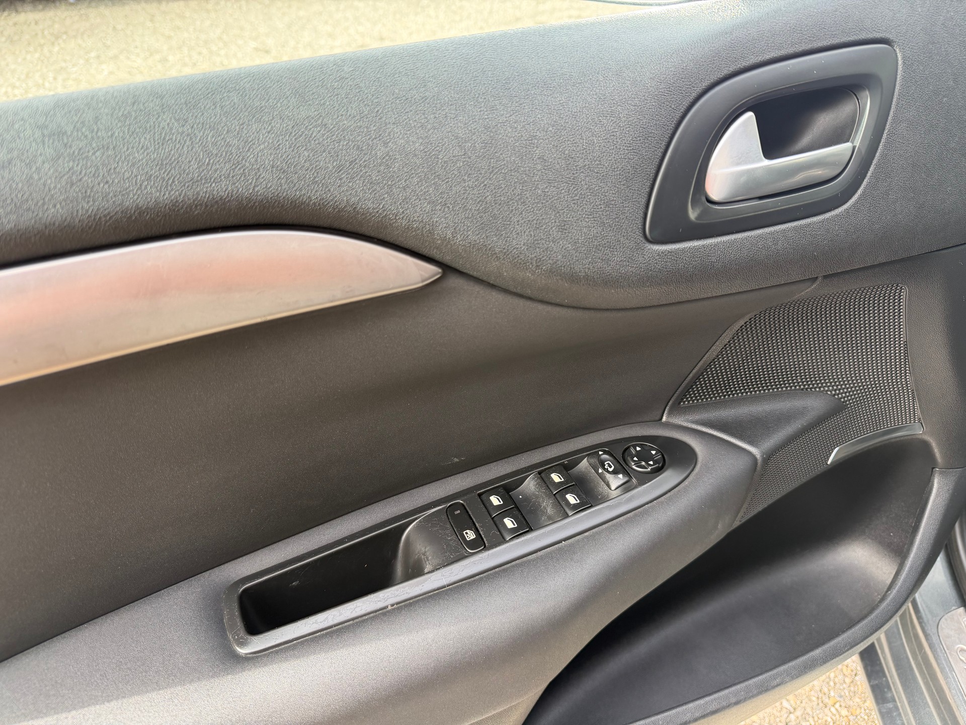 CITROEN C4 Berline 1.6 THP Séduction EGS6-image-5