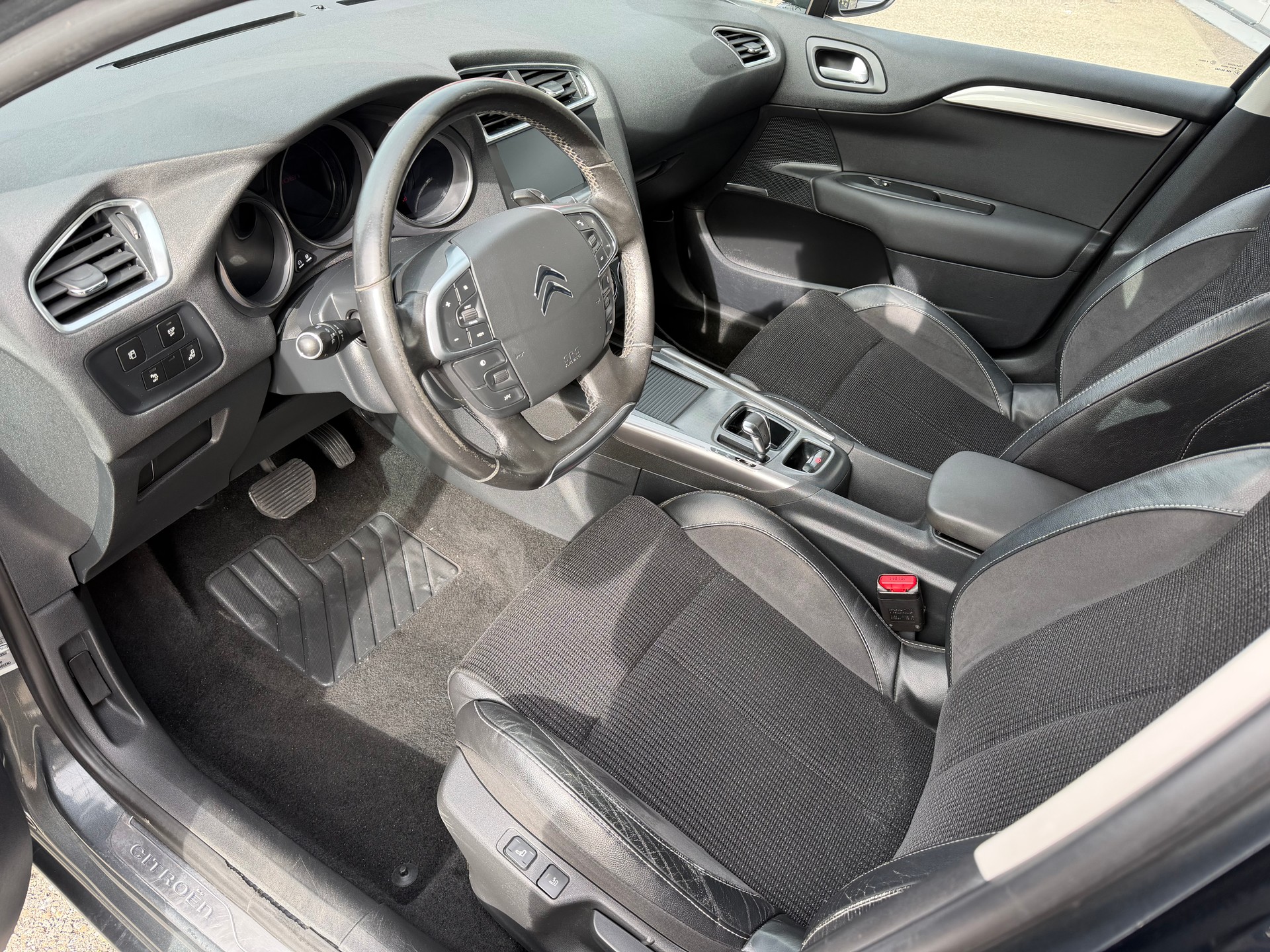 CITROEN C4 Berline 1.6 THP Séduction EGS6-image-4