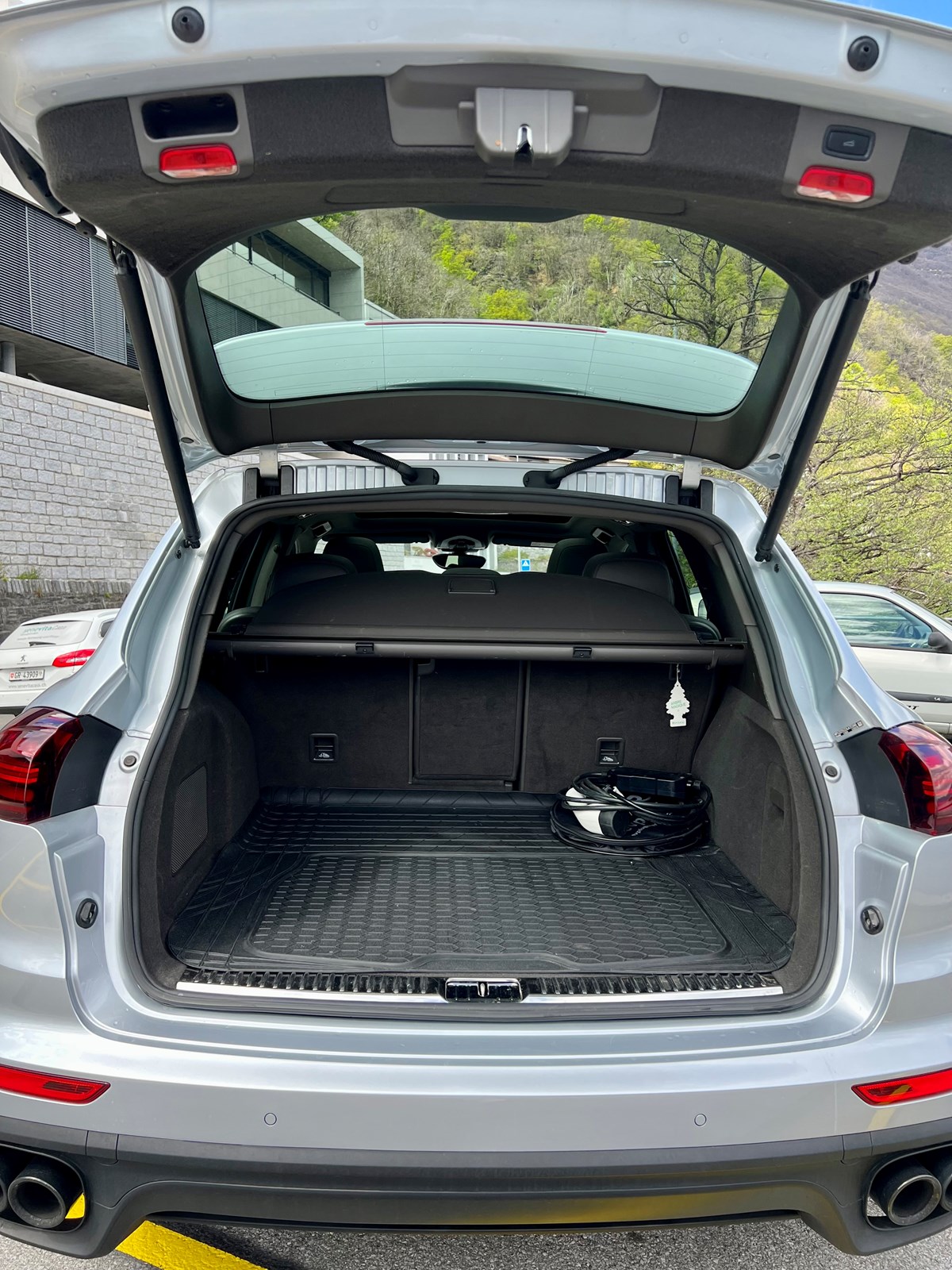 PORSCHE Cayenne S E-Hybrid Platinum Edition-image-11