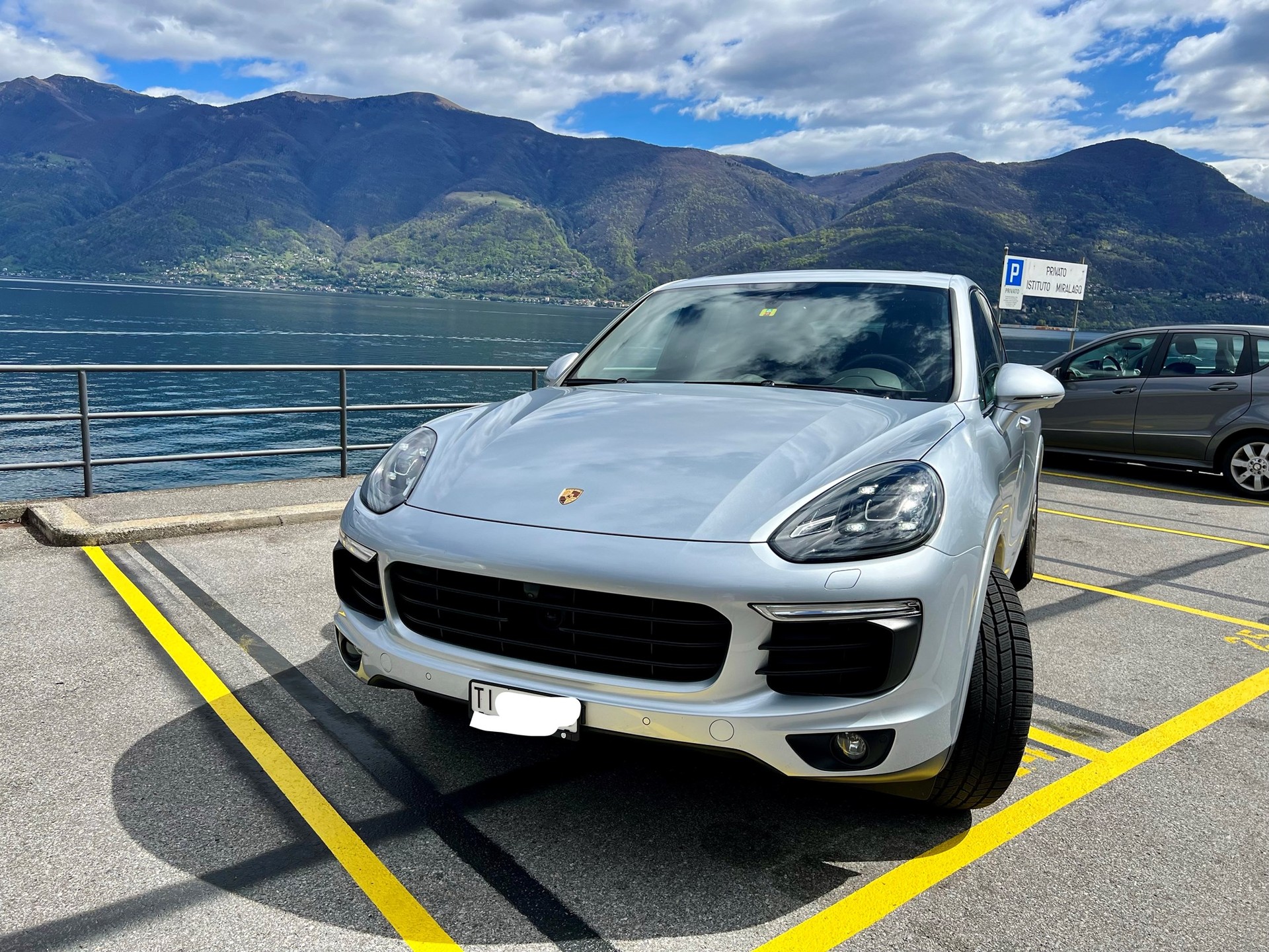 PORSCHE Cayenne S E-Hybrid Platinum Edition-image-0