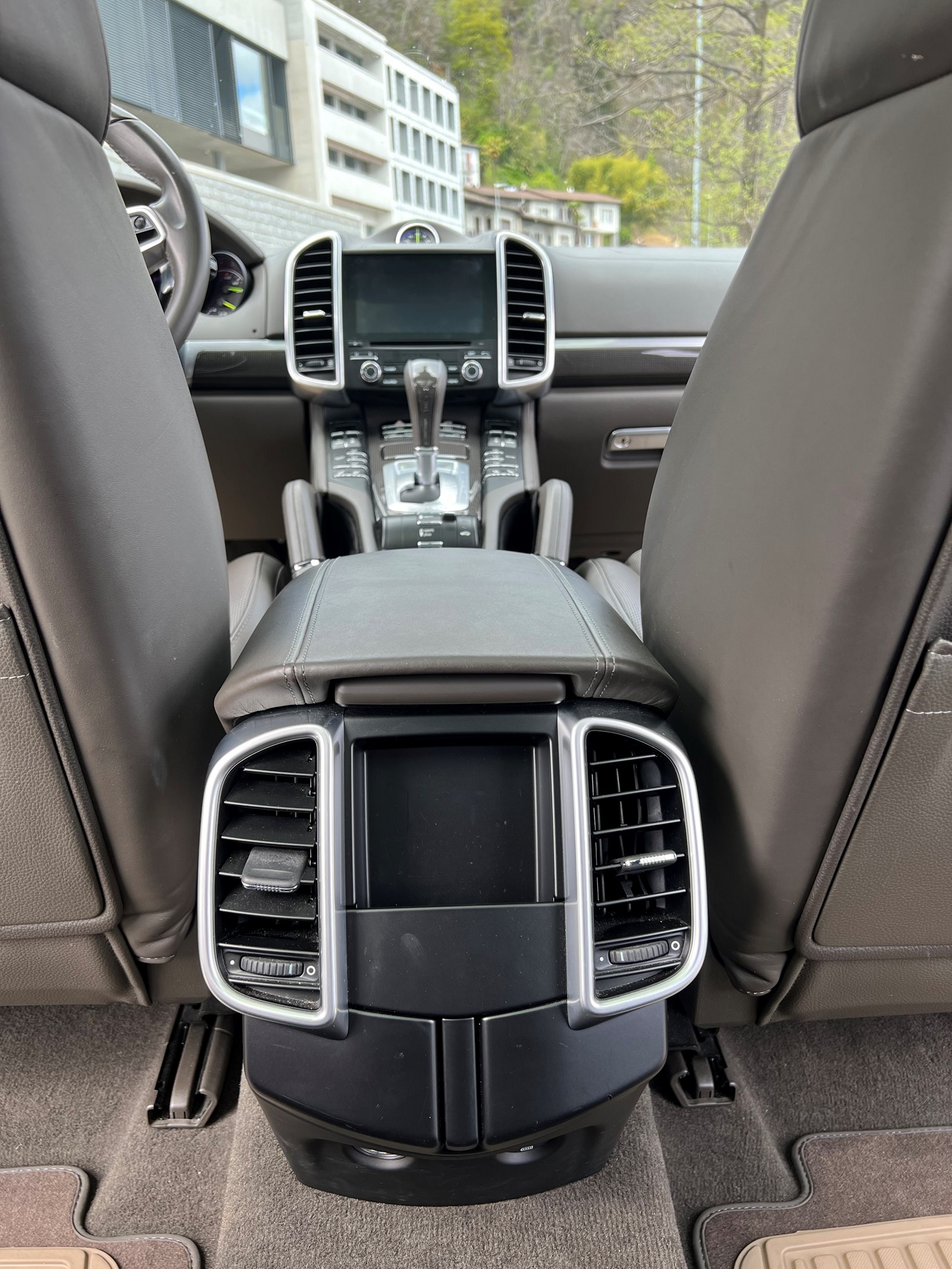 PORSCHE Cayenne S E-Hybrid Platinum Edition-image-15