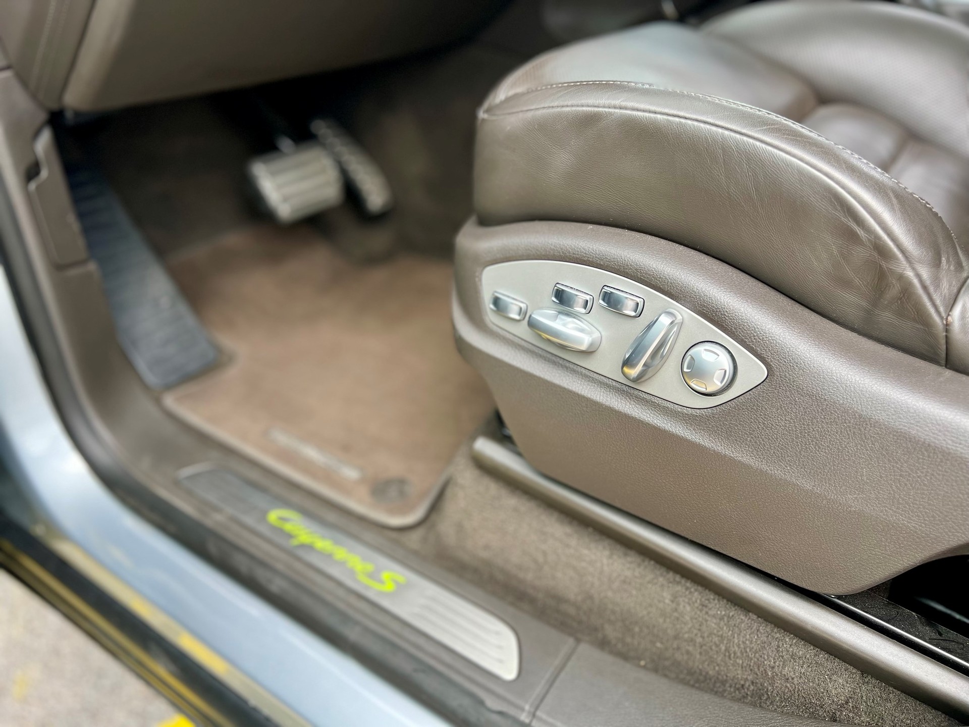 PORSCHE Cayenne S E-Hybrid Platinum Edition-image-5