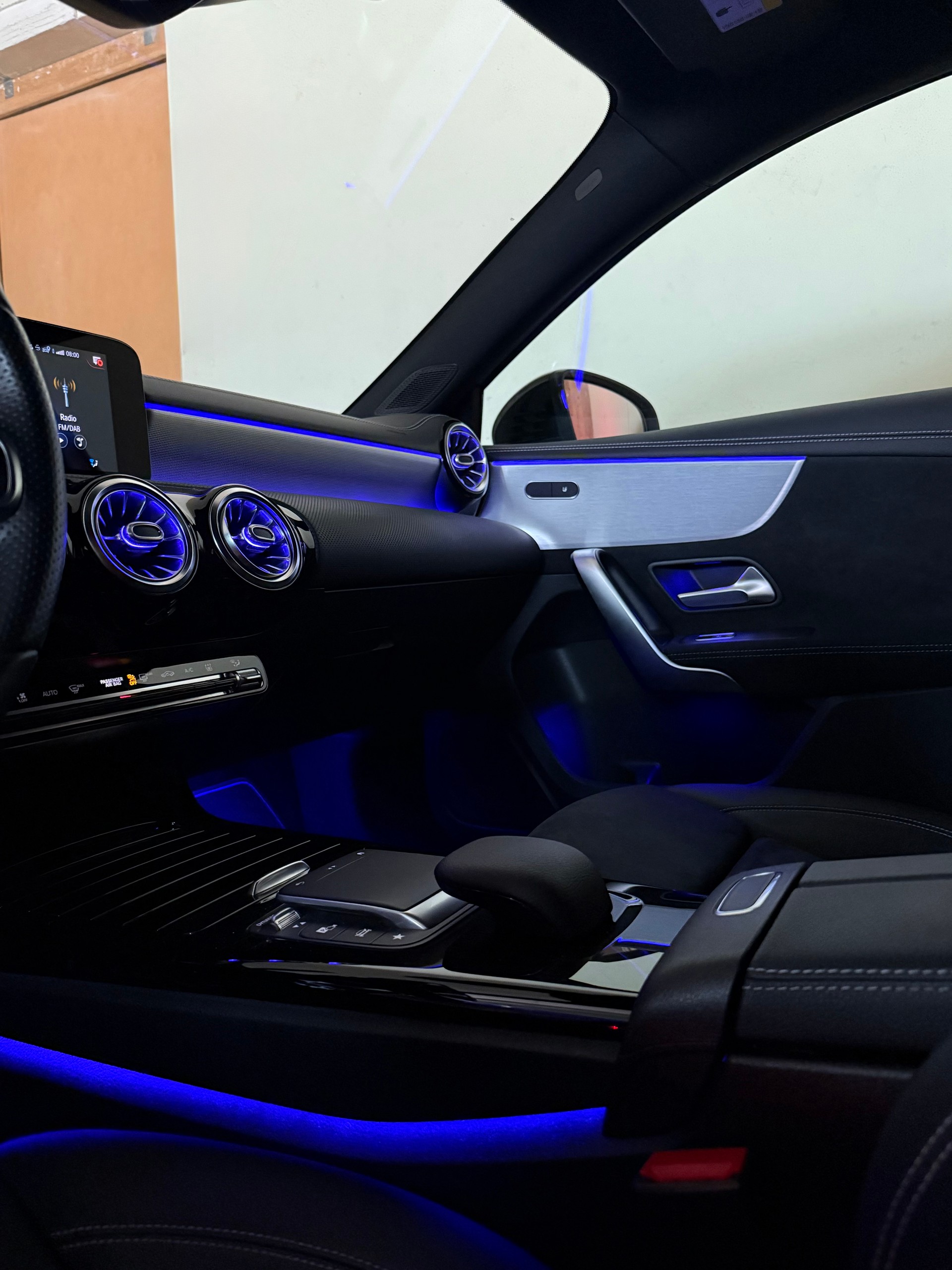 MERCEDES-BENZ A 250e AMG Line 8G-DCT-image-16