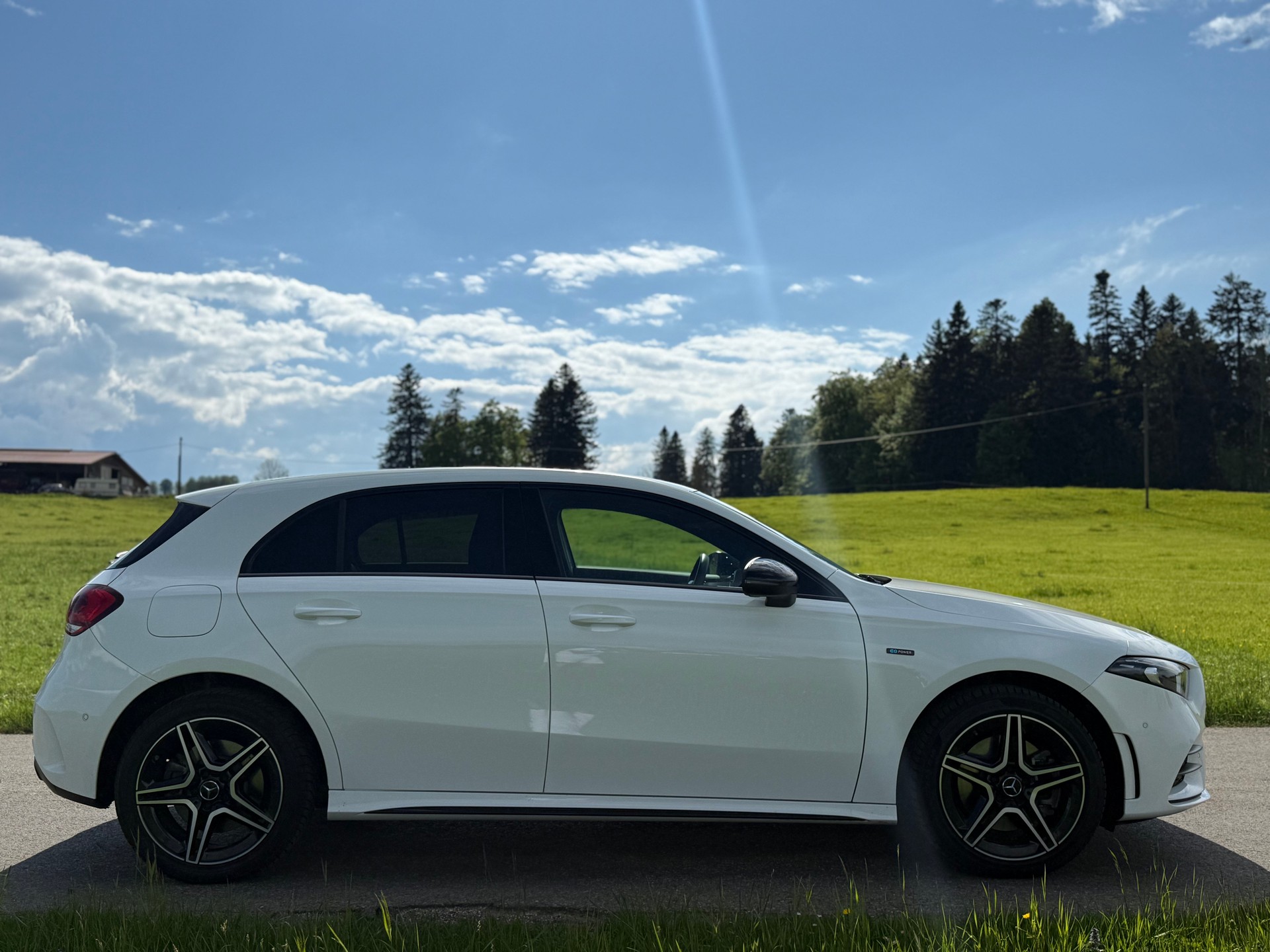 MERCEDES-BENZ A 250e AMG Line 8G-DCT-image-6