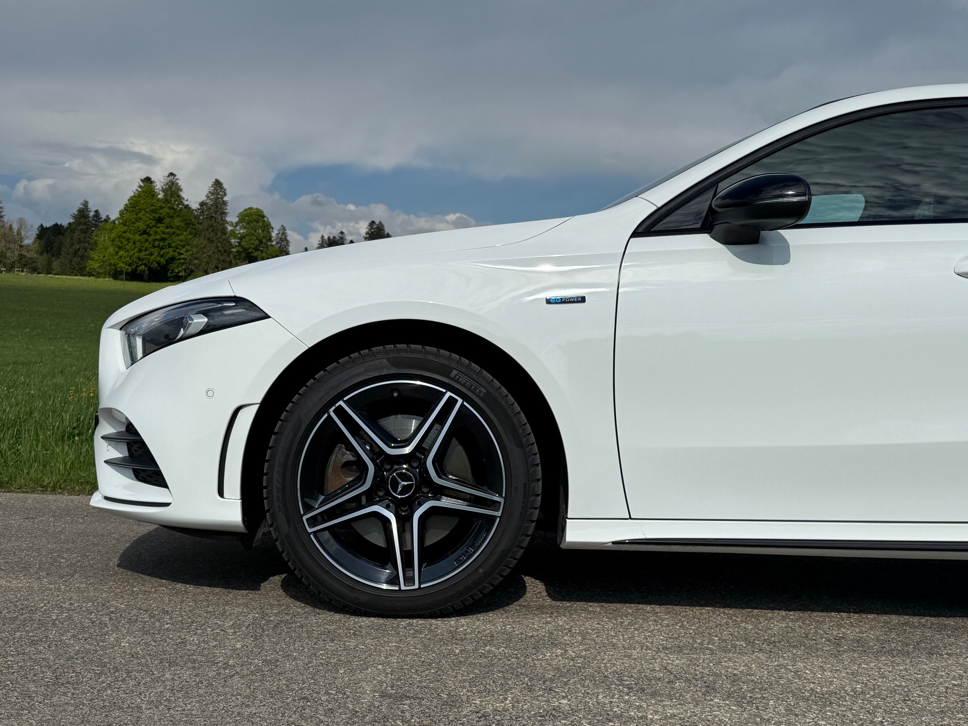 MERCEDES-BENZ A 250e AMG Line 8G-DCT-image-2