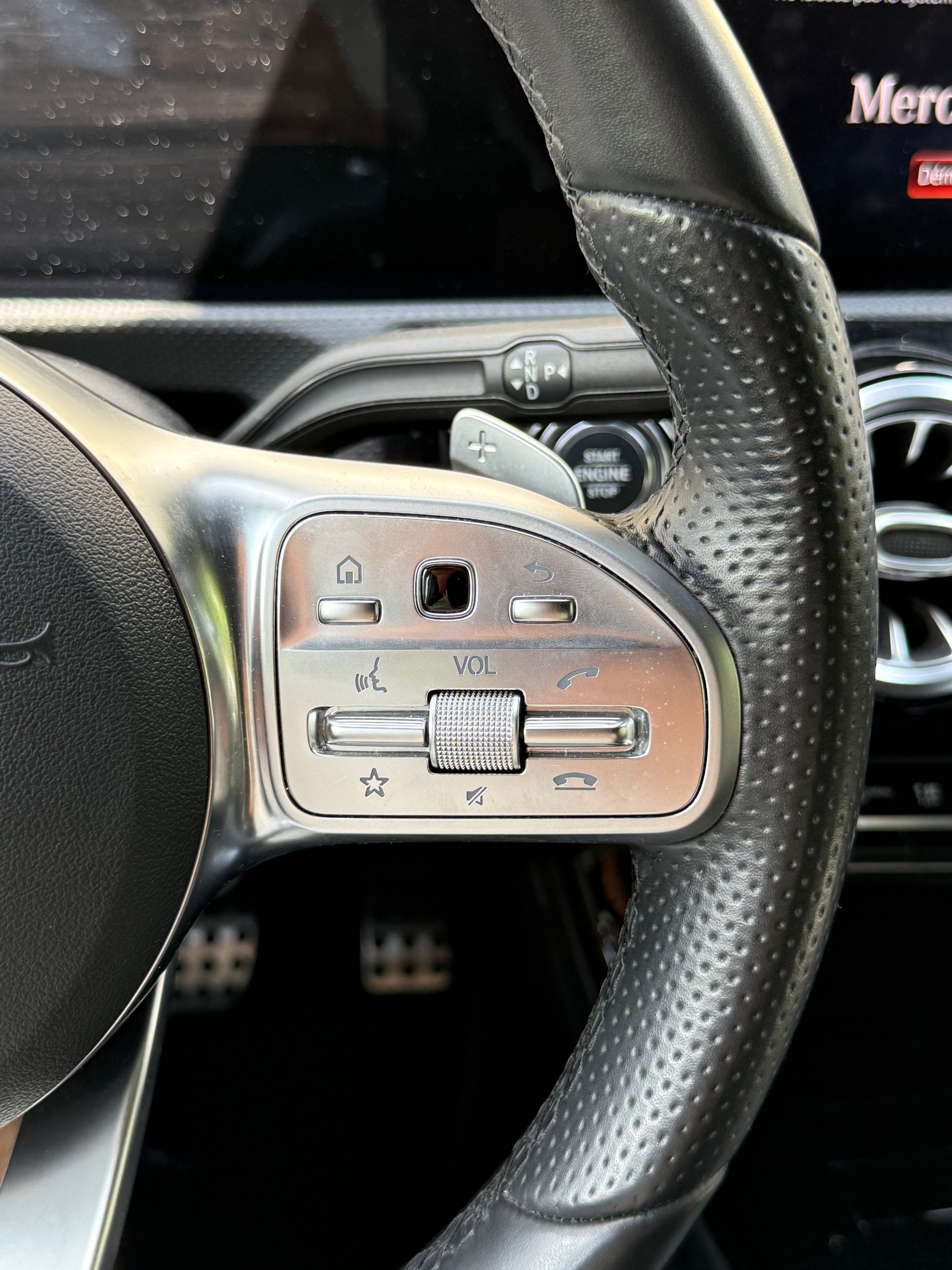 MERCEDES-BENZ A 250e AMG Line 8G-DCT-image-20