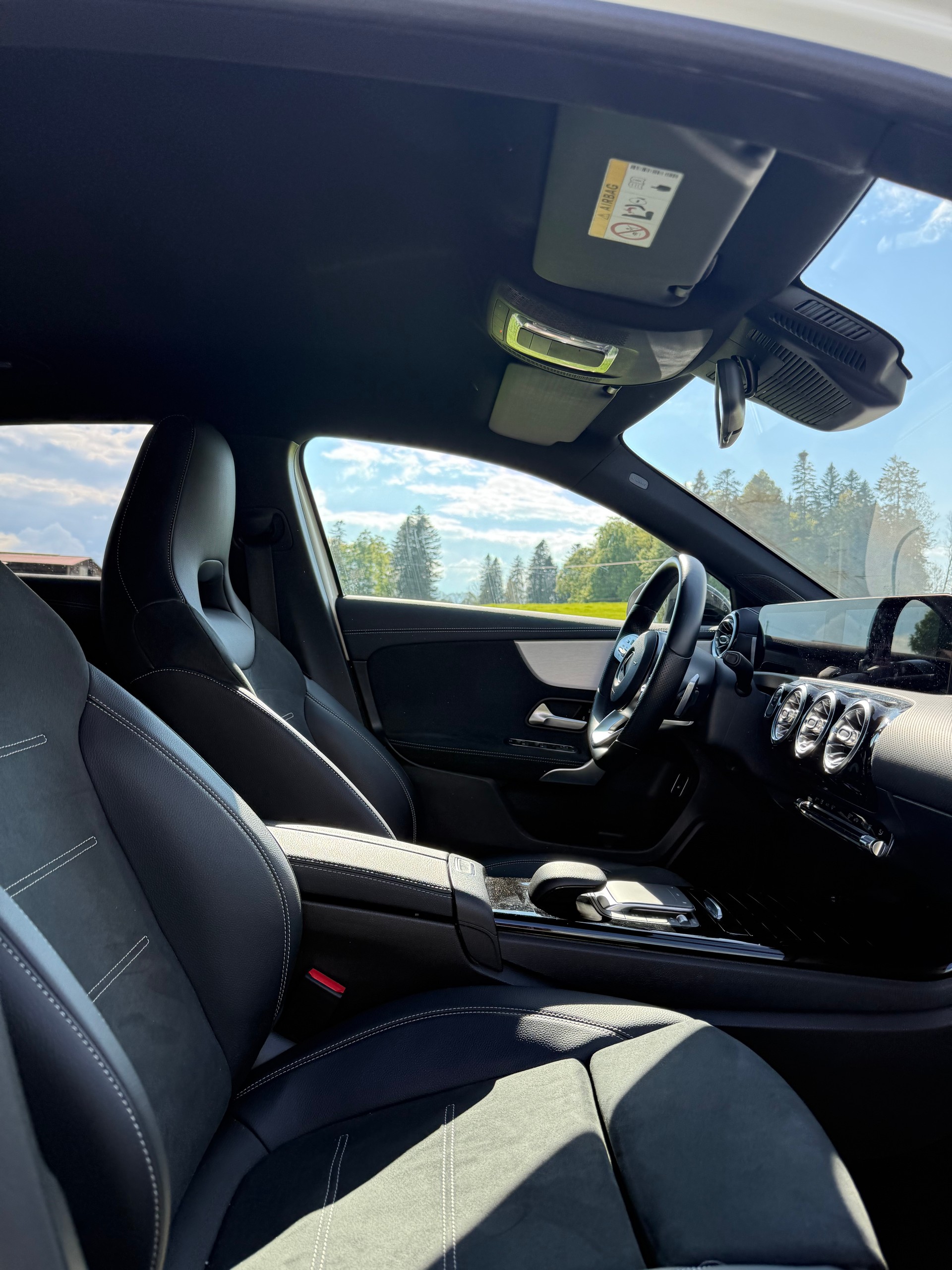 MERCEDES-BENZ A 250e AMG Line 8G-DCT-image-11