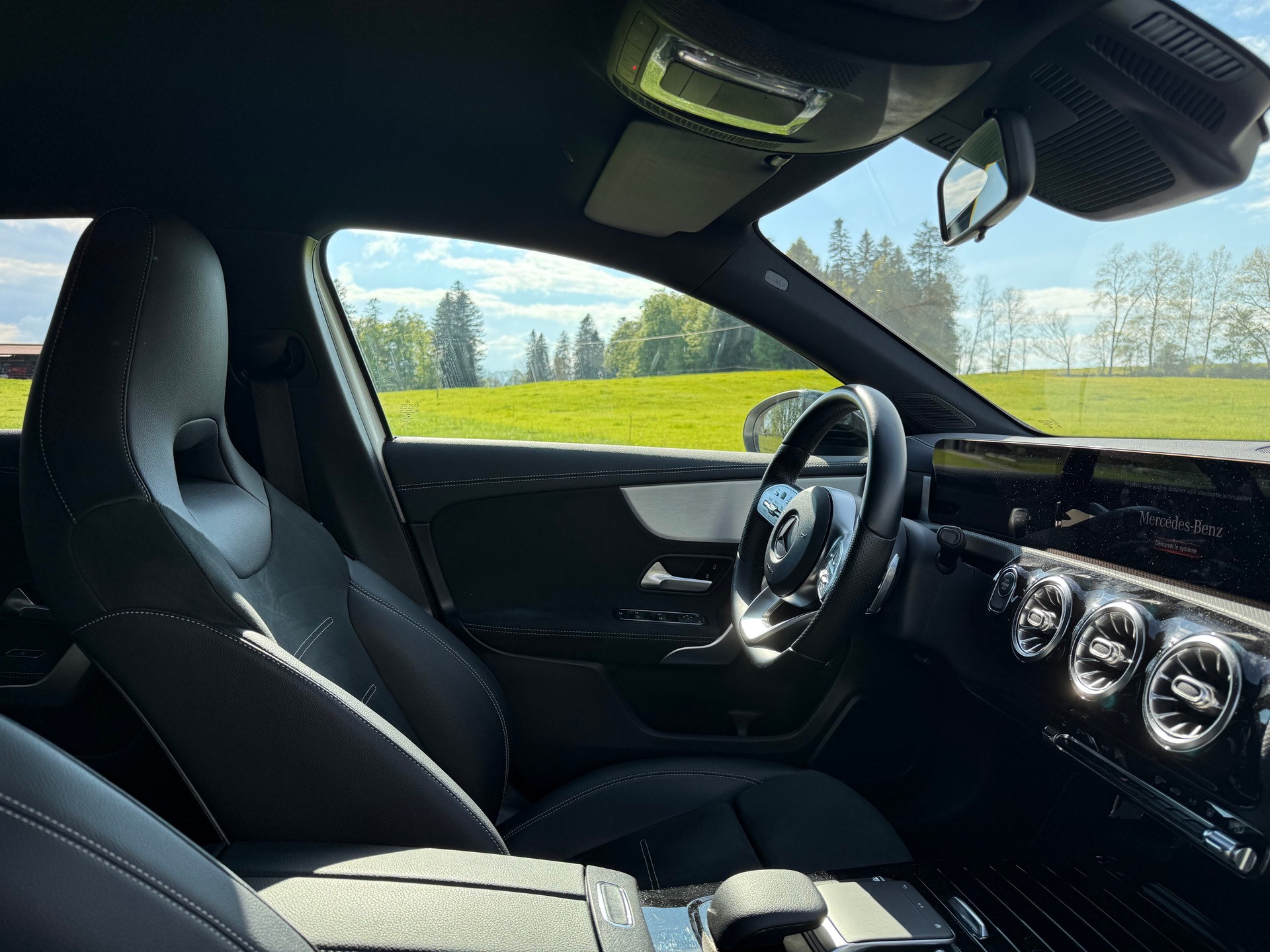 MERCEDES-BENZ A 250e AMG Line 8G-DCT-image-10