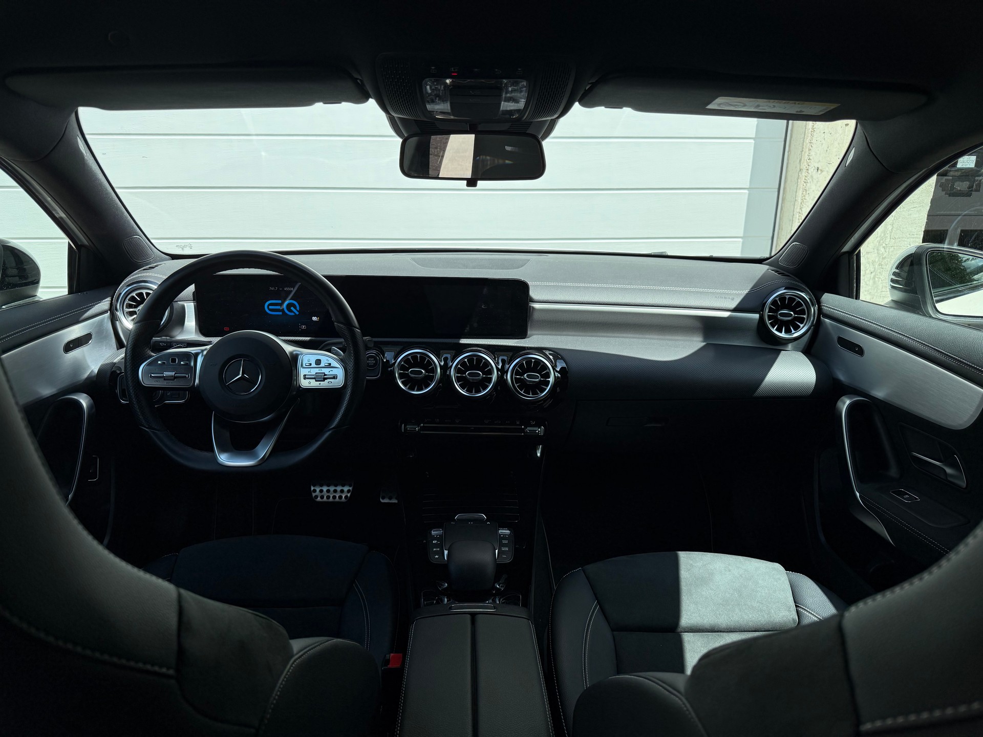 MERCEDES-BENZ A 250e AMG Line 8G-DCT-image-13