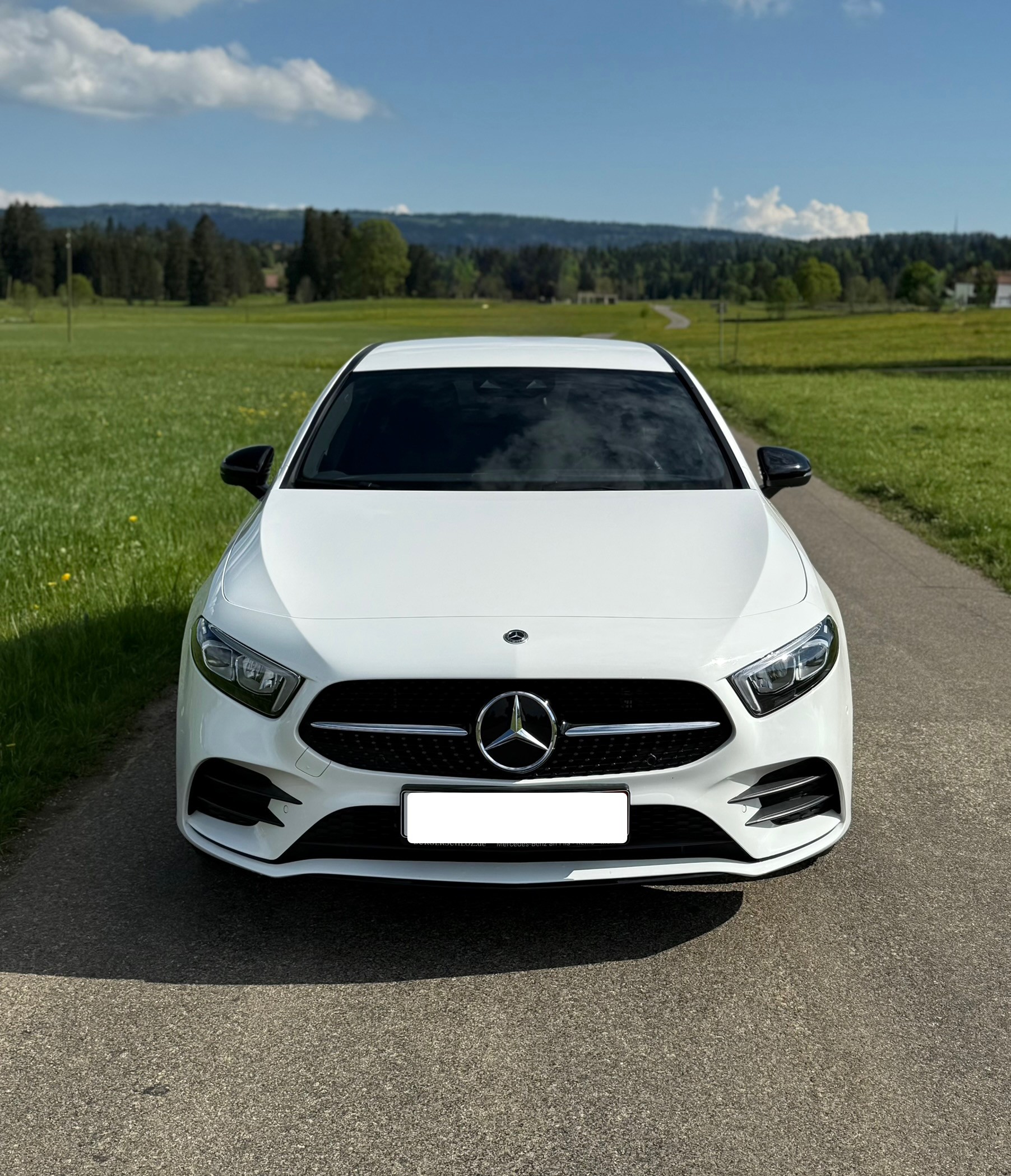 MERCEDES-BENZ A 250e AMG Line 8G-DCT-image-9