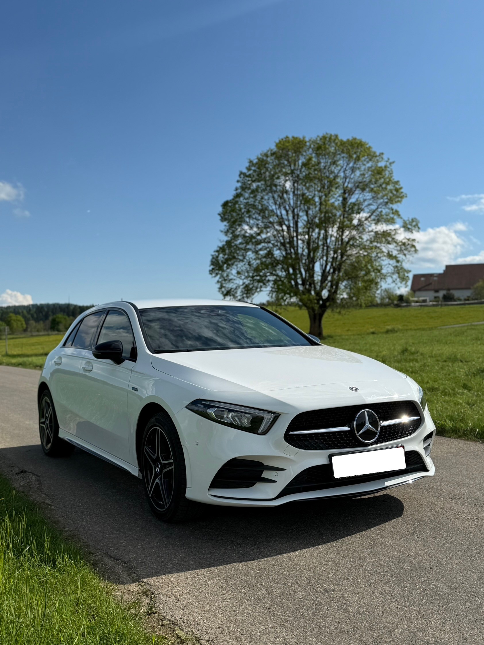 MERCEDES-BENZ A 250e AMG Line 8G-DCT-image-8