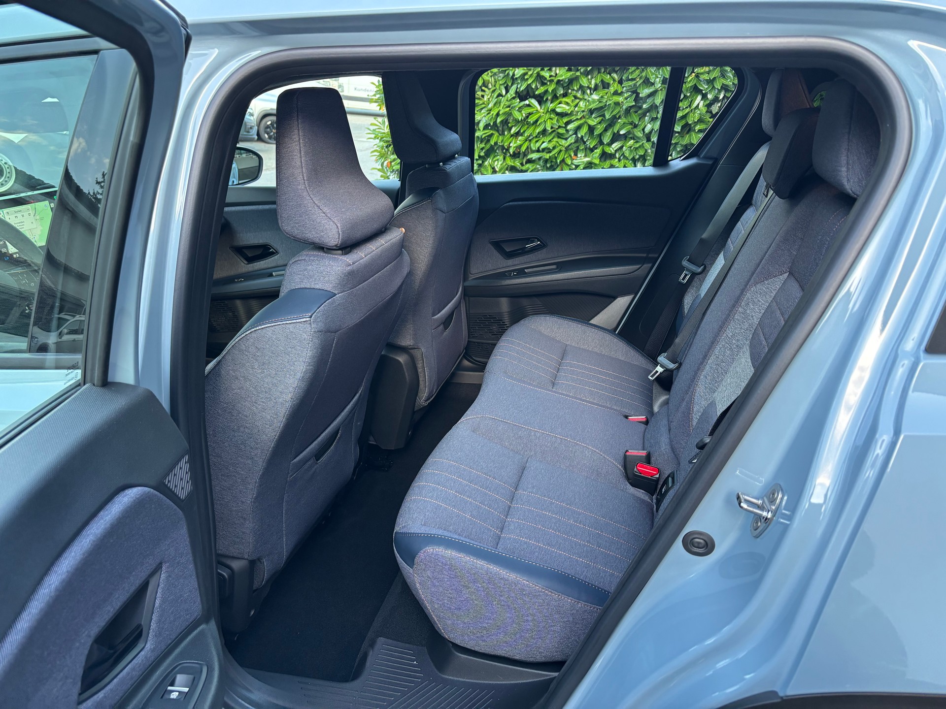 RENAULT R4 E-Tech Comfort Range 52 kWh Techno-image-9