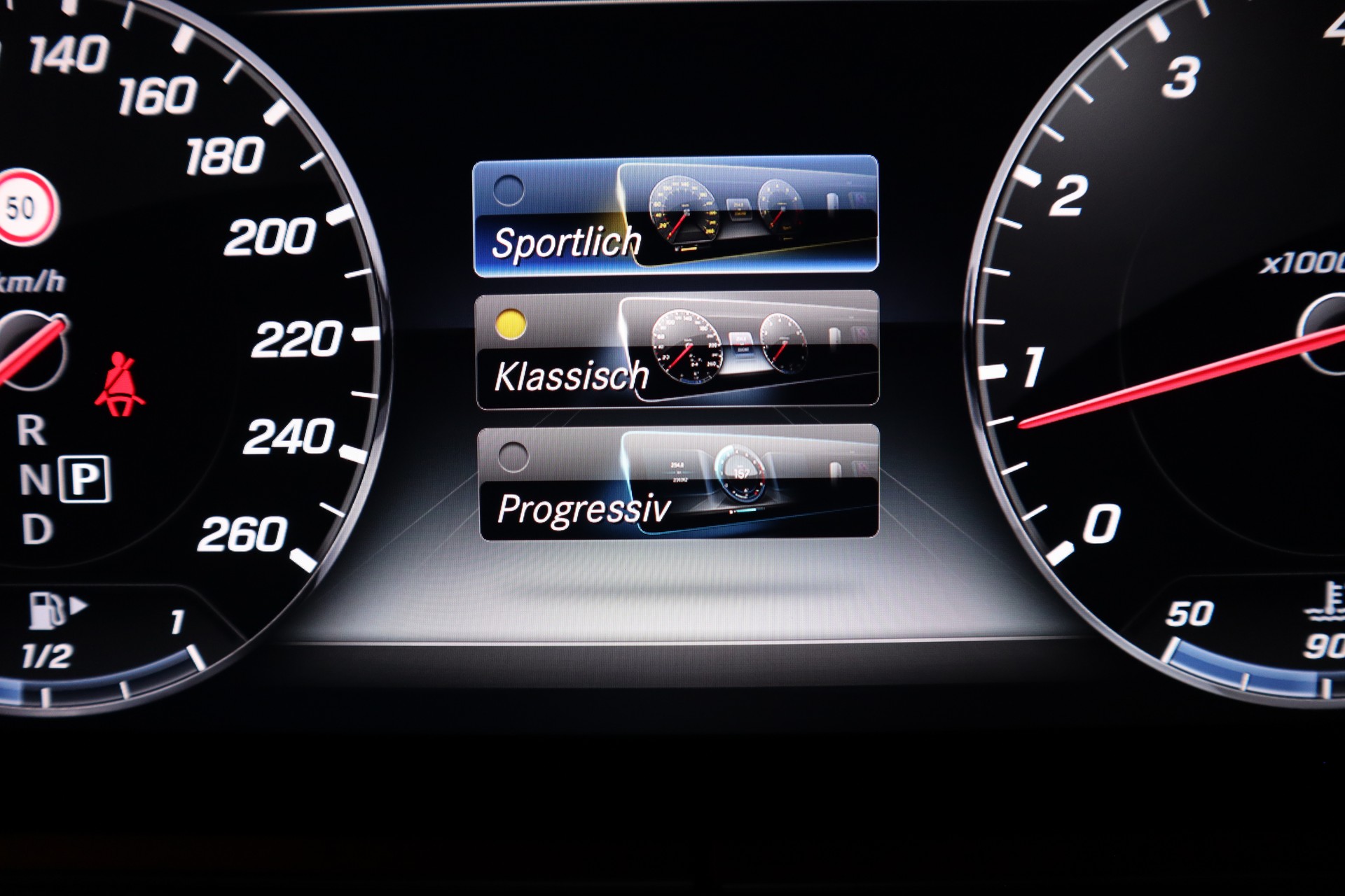 MERCEDES-BENZ E 200 Avantgarde 4 Matic 9G-Tronic-image-20