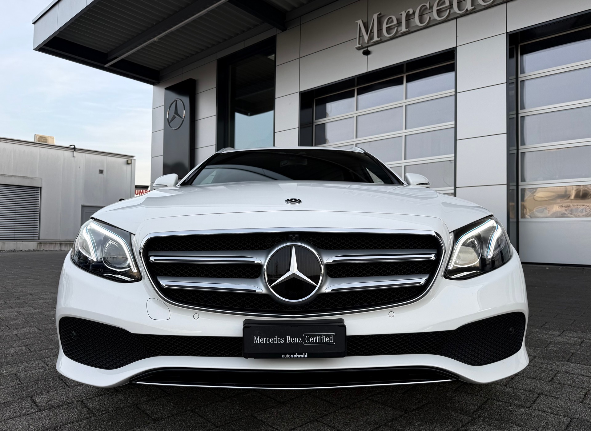 MERCEDES-BENZ E 200 Avantgarde 4 Matic 9G-Tronic-image-2