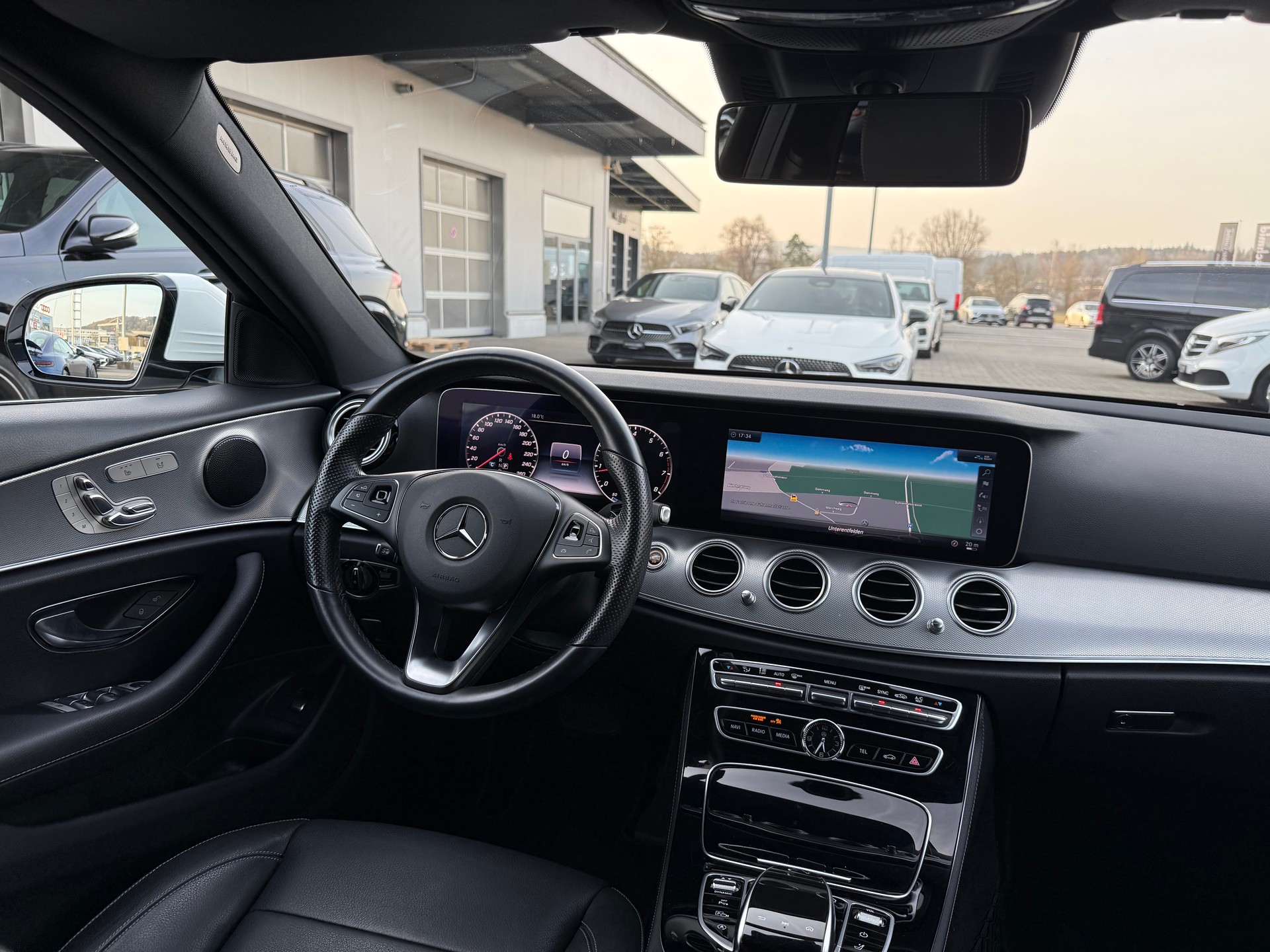 MERCEDES-BENZ E 200 Avantgarde 4 Matic 9G-Tronic-image-5