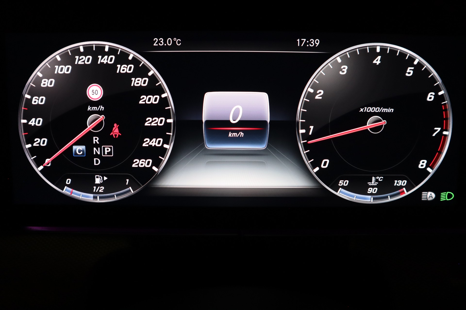 MERCEDES-BENZ E 200 Avantgarde 4 Matic 9G-Tronic-image-21