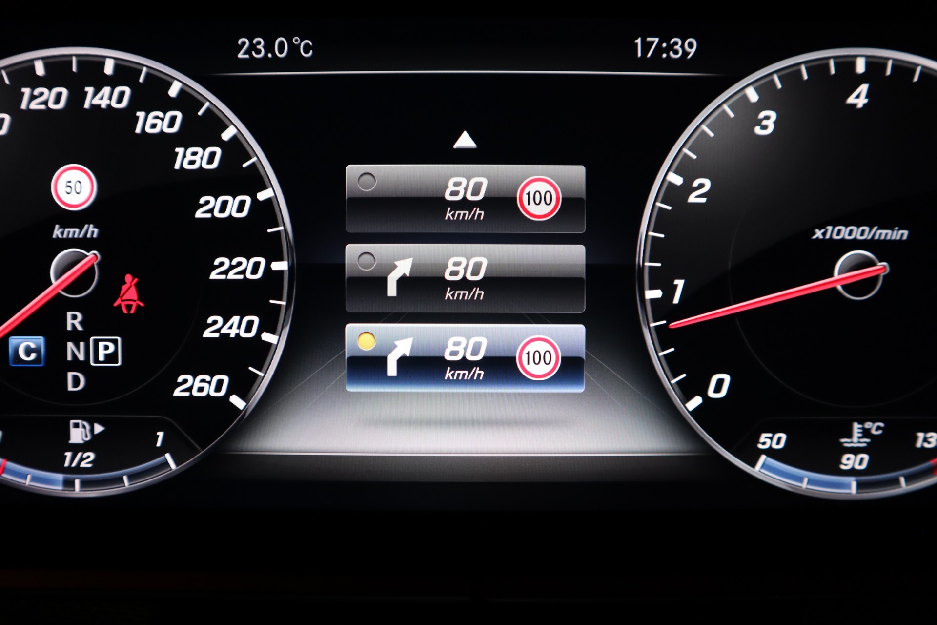 MERCEDES-BENZ E 200 Avantgarde 4 Matic 9G-Tronic-image-18