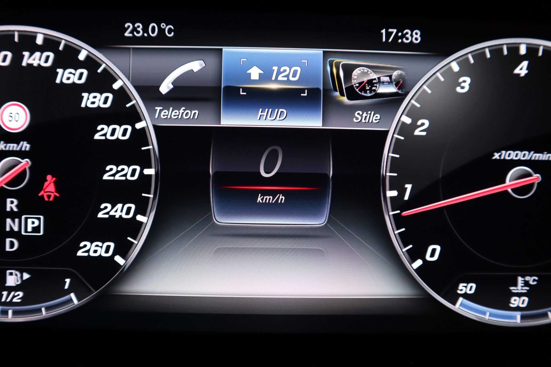 MERCEDES-BENZ E 200 Avantgarde 4 Matic 9G-Tronic-image-16