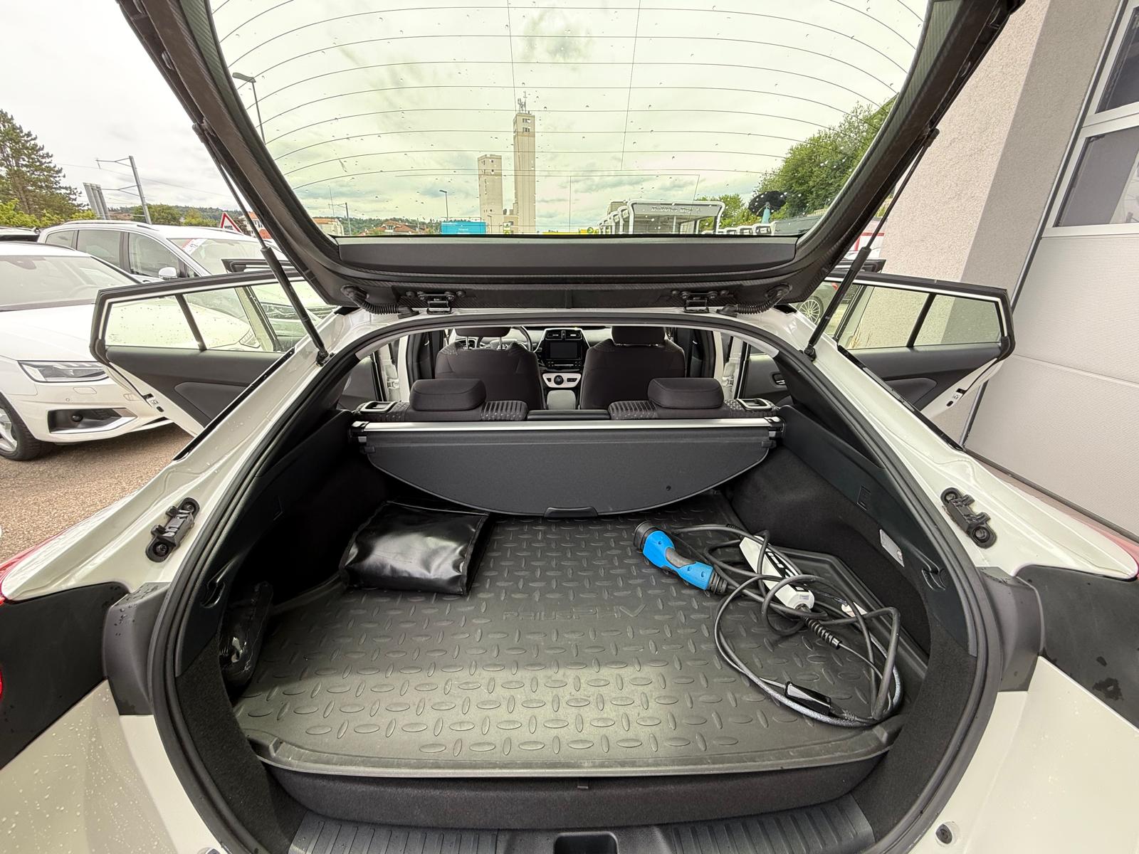 TOYOTA Prius 1.8 VVT-i Plug-in Hybrid Solar-image-11