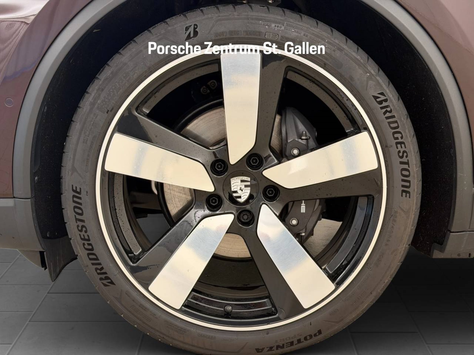 PORSCHE Macan 4-image-10