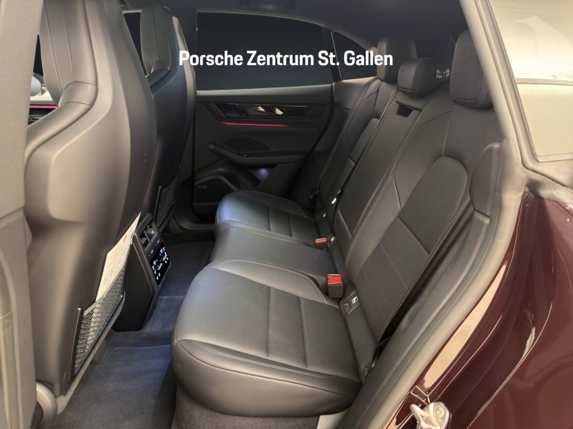 PORSCHE Macan 4-image-14