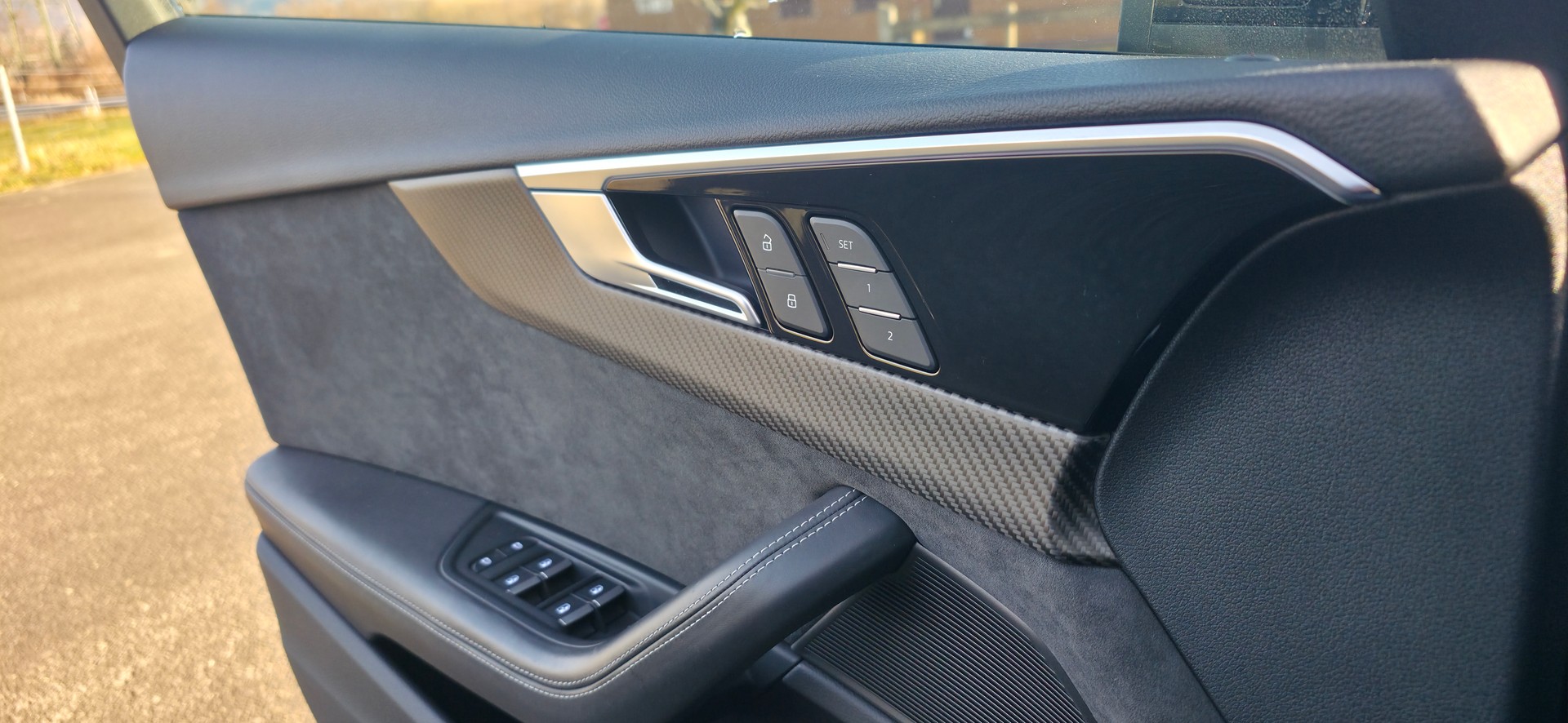 AUDI RS4 Avant quattro tiptronic-image-16