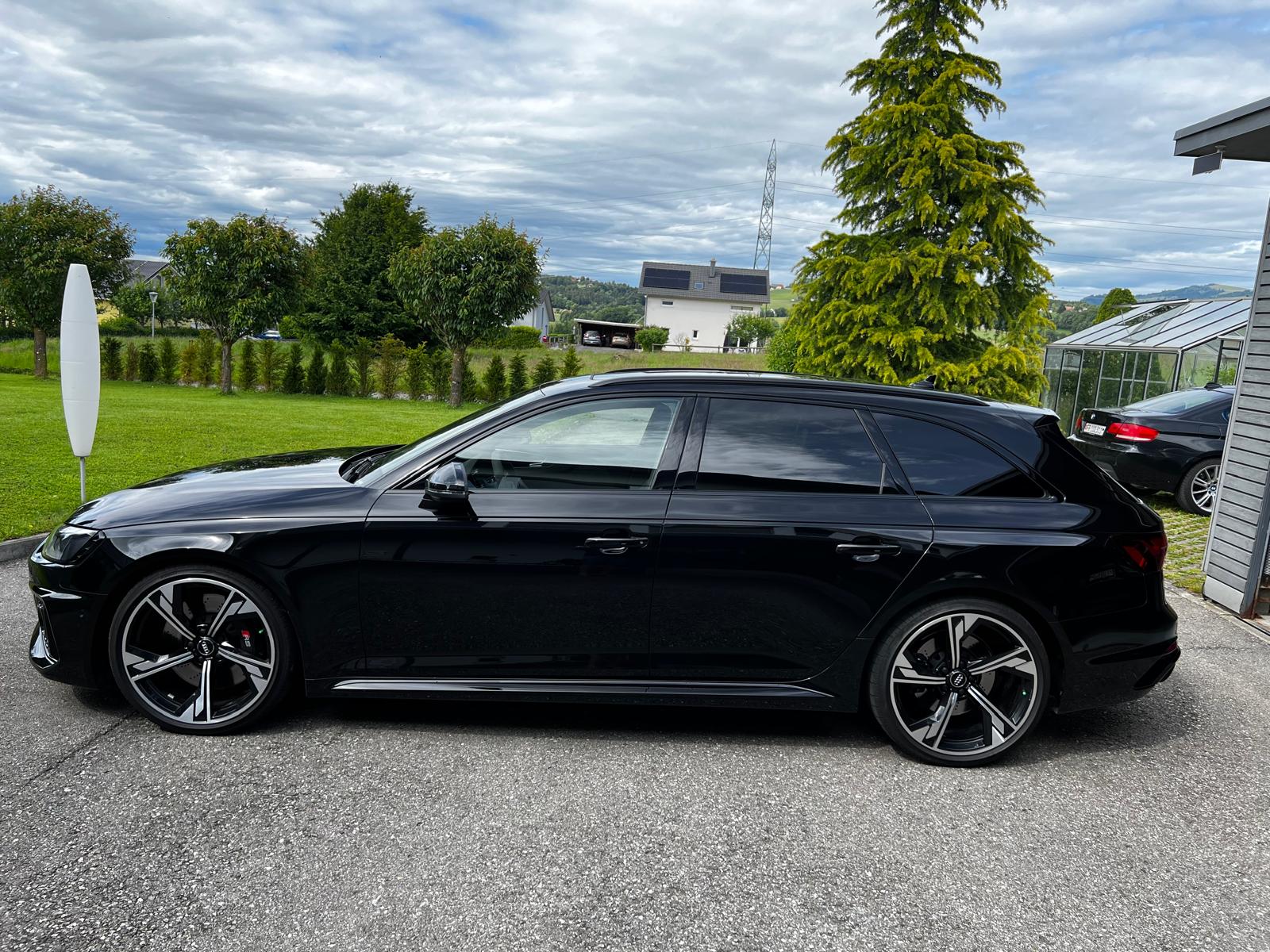 AUDI RS4 Avant quattro tiptronic-image-1