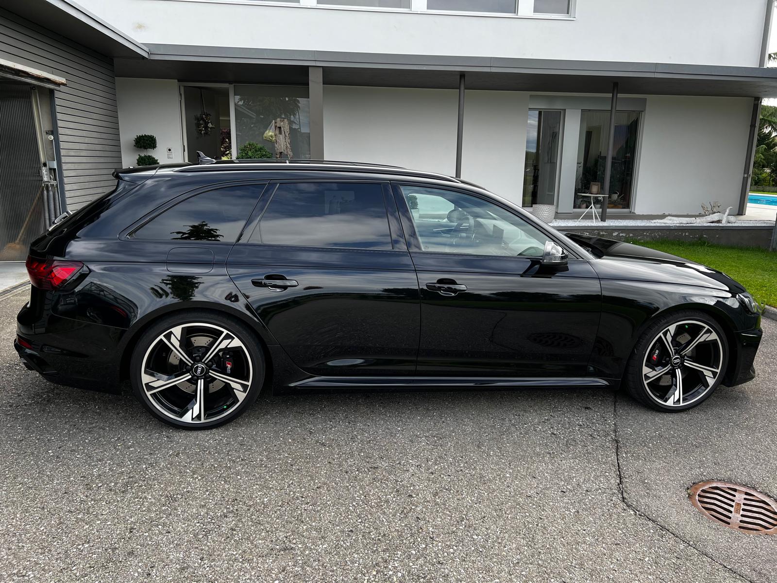 AUDI RS4 Avant quattro tiptronic-image-0