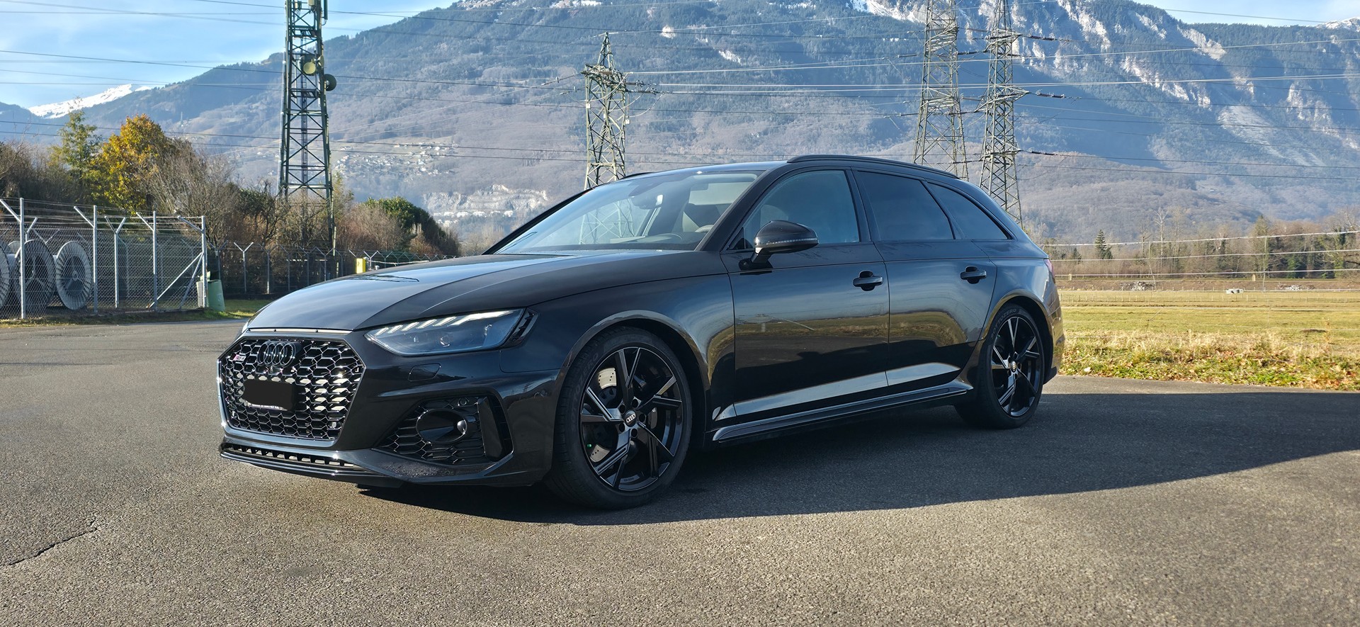 AUDI RS4 Avant quattro tiptronic-image-11