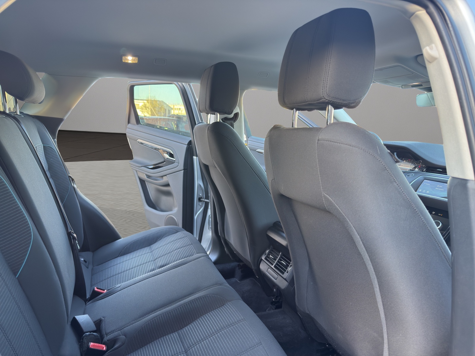 LAND ROVER Range Rover Evoque D 150 S AT9-image-15