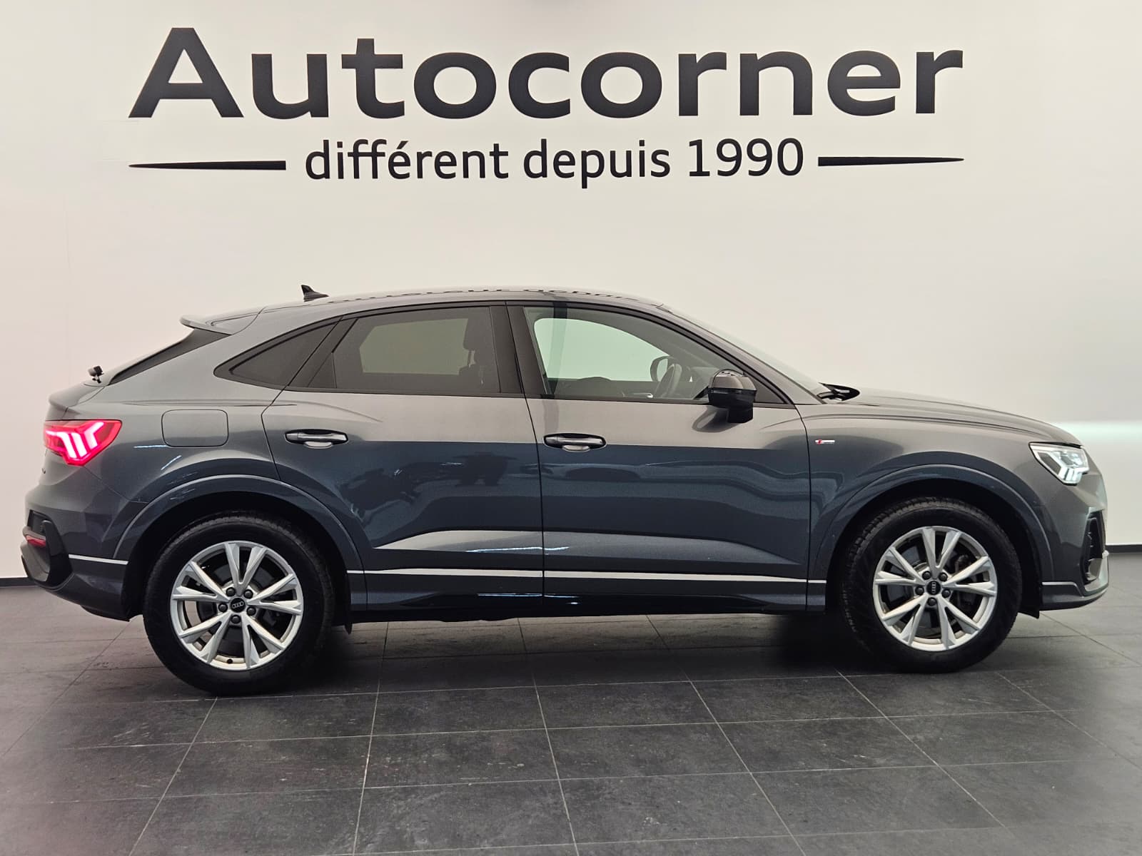 AUDI Q3 Sportback 40 TFSI S line quattro S-tronic-image-5