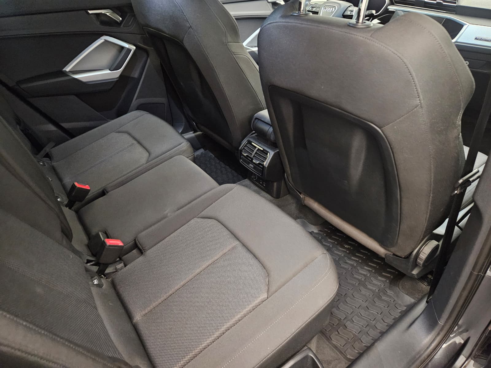 AUDI Q3 Sportback 40 TFSI S line quattro S-tronic-image-13